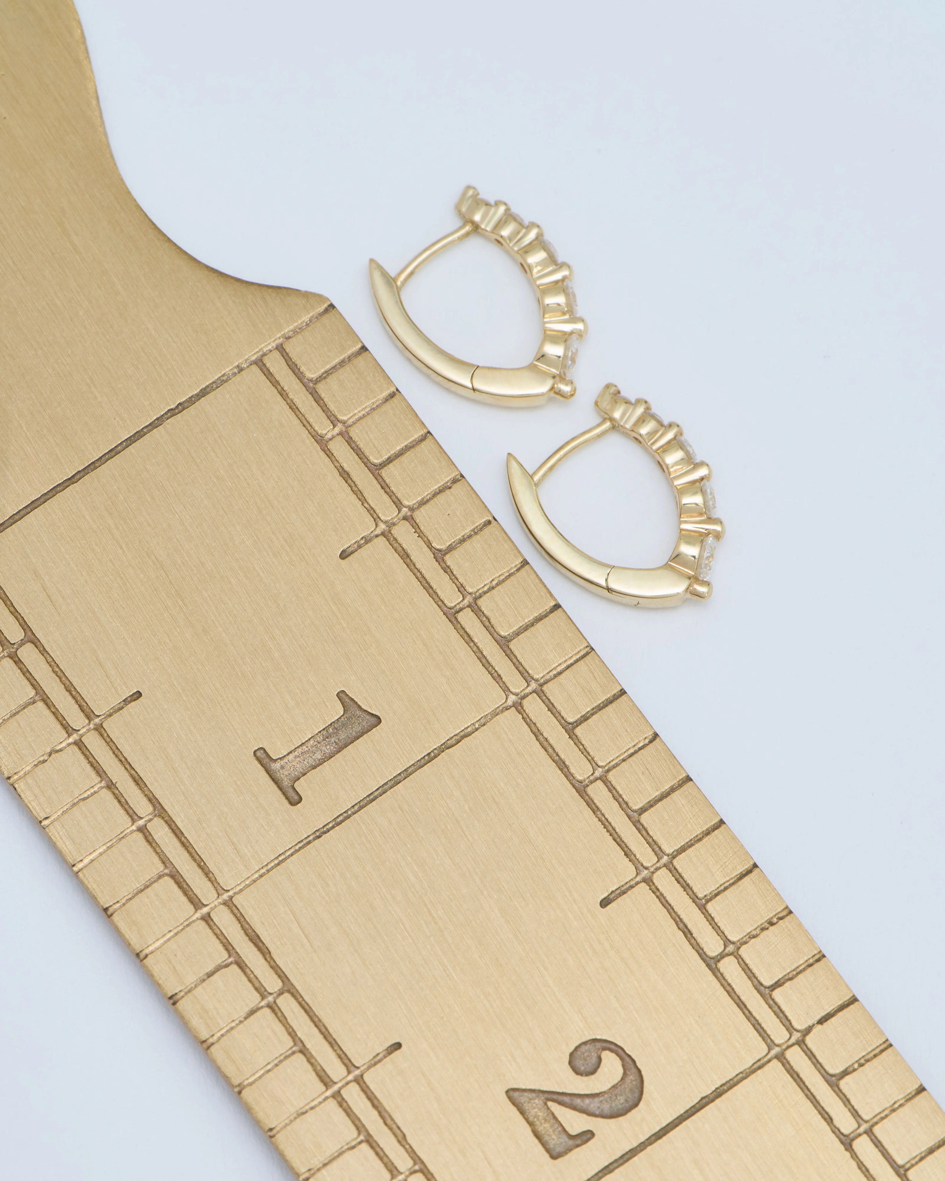 small oval graduated diamond huggie hoops - gold/diamonds - Image 7