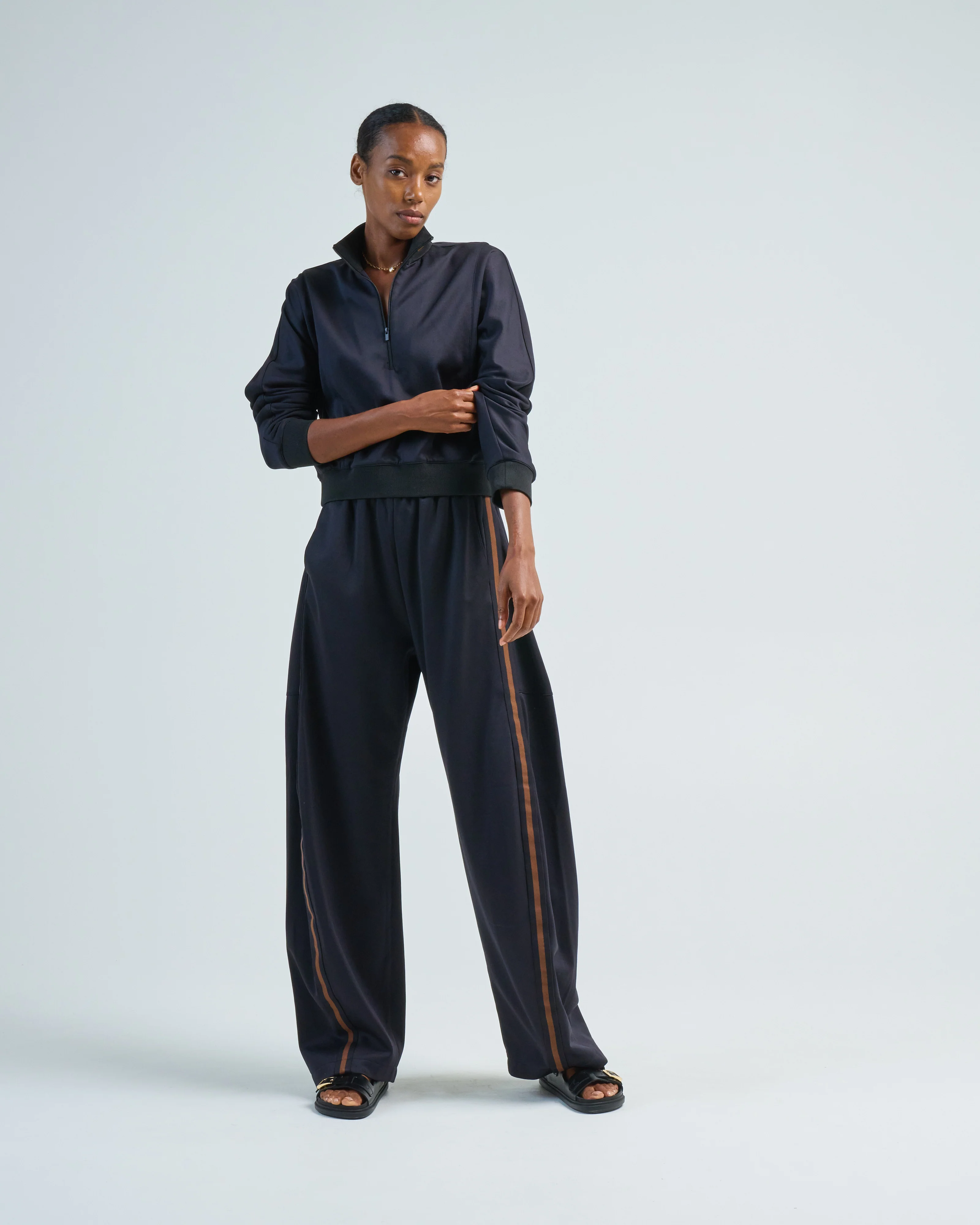 active knit cropped sweatshirt - Image 2