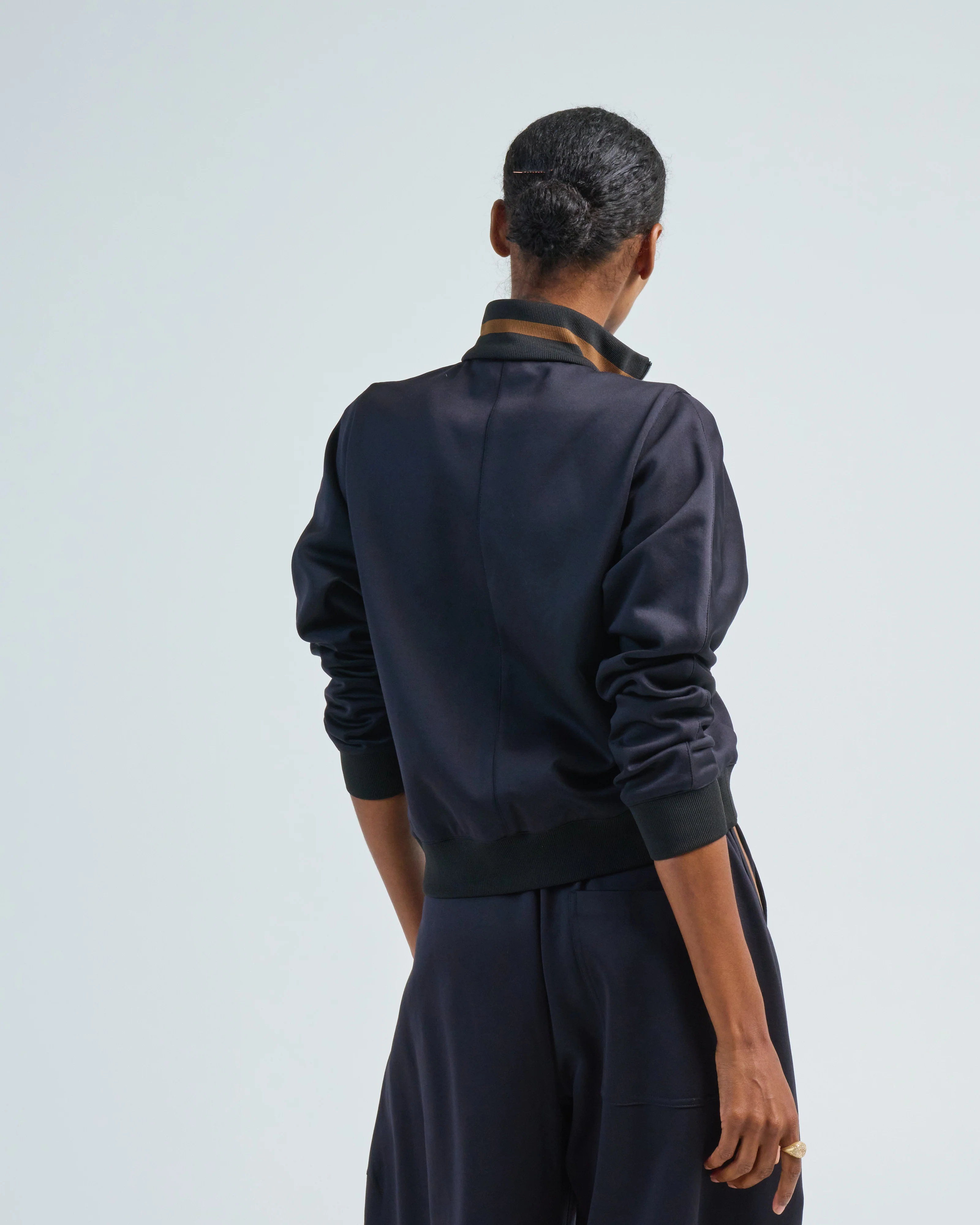 active knit cropped sweatshirt - Image 3