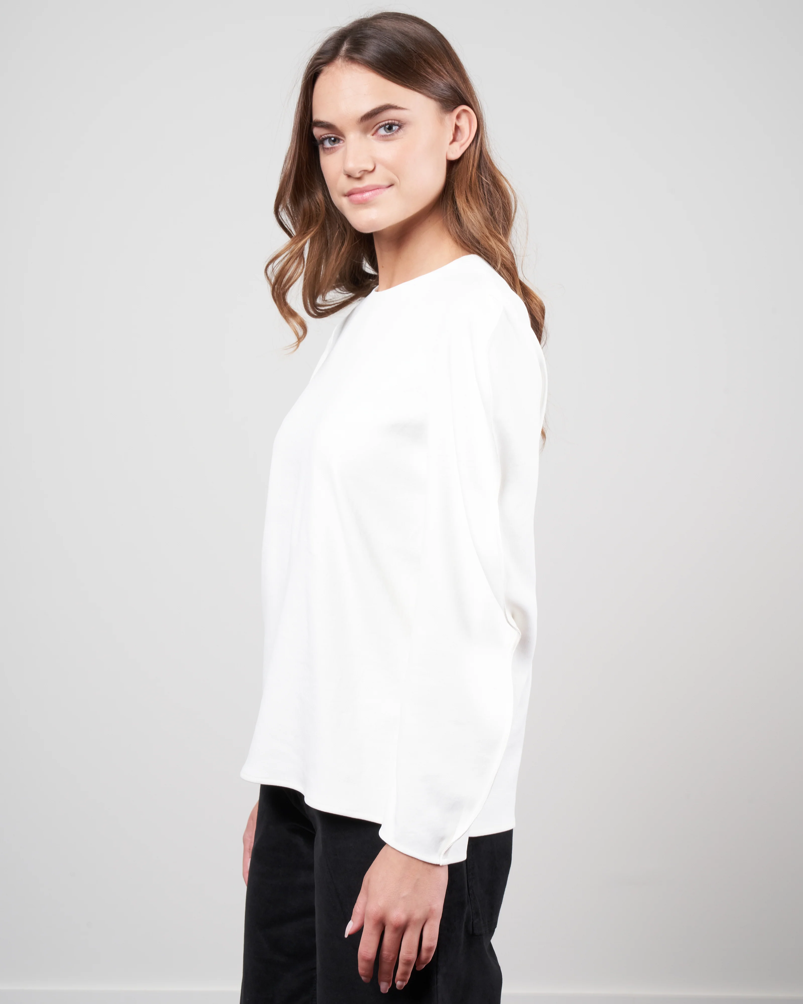 chalky drape scallop top - white - Image 3