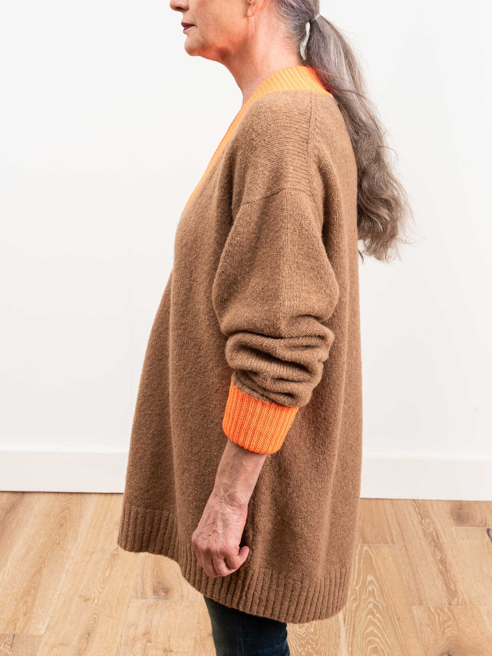 deep v-neck contrast sweater - Image 5