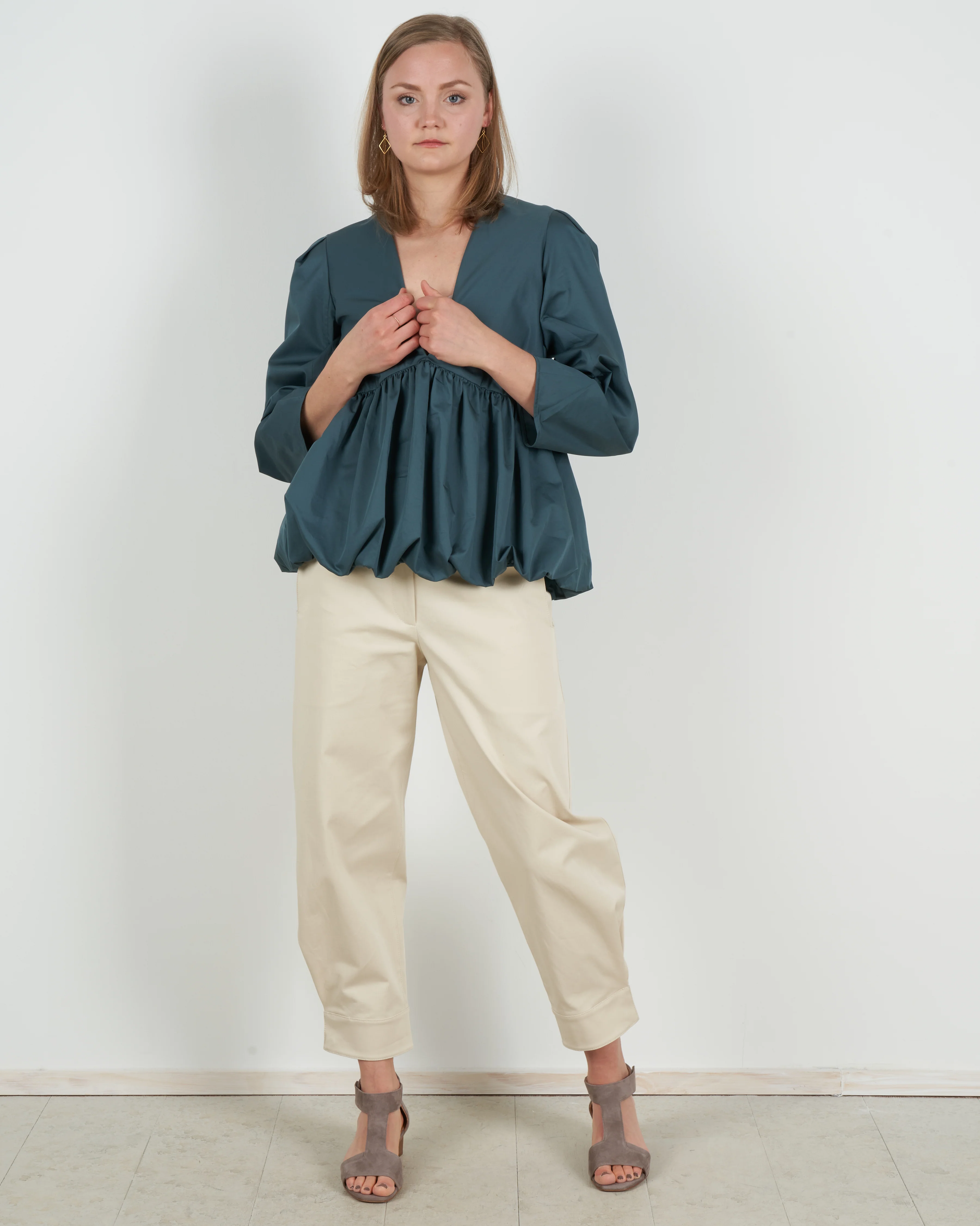 eco poplin deep v-neck top - phthlao green - Image 2