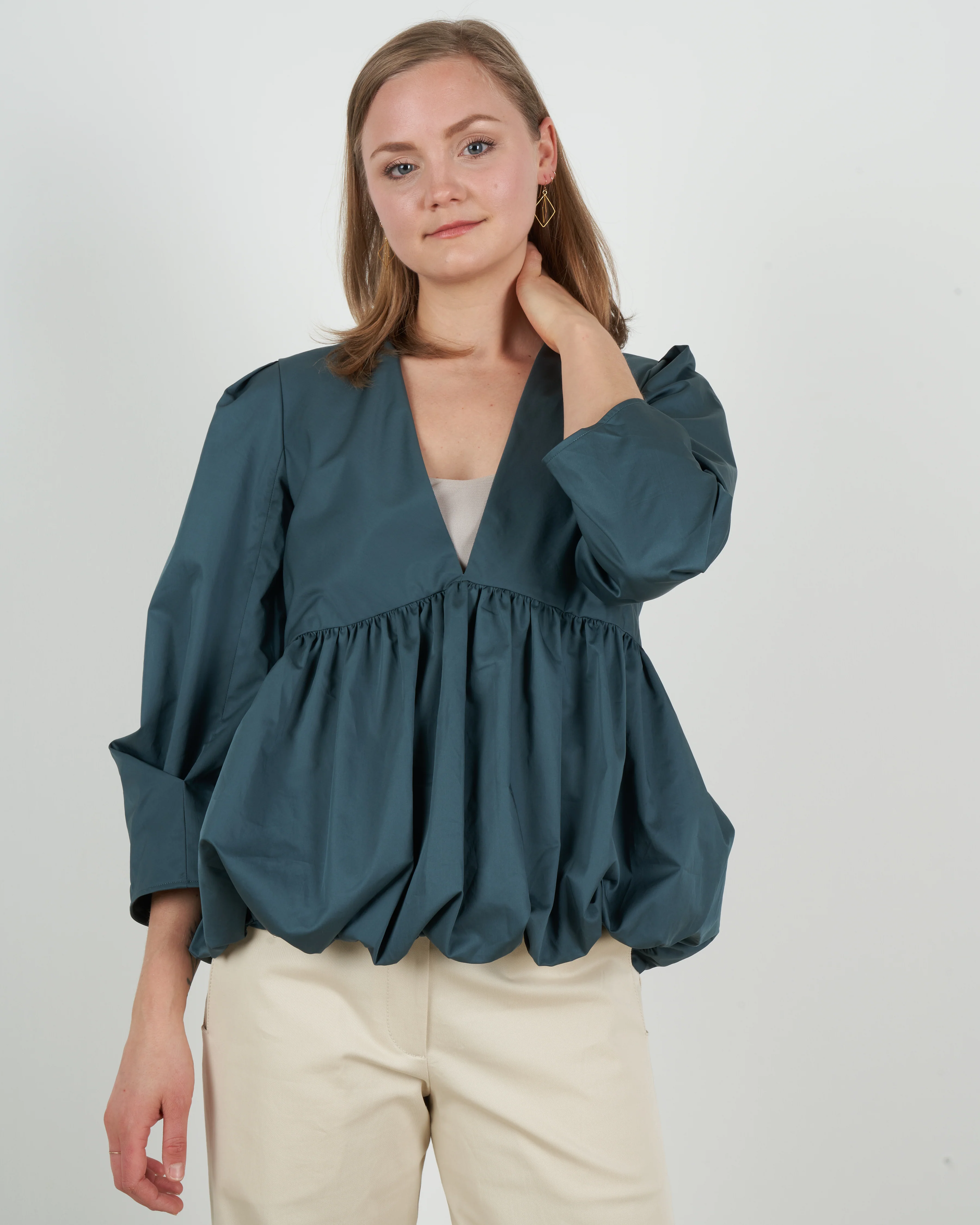 eco poplin deep v-neck top - phthlao green - Image 3