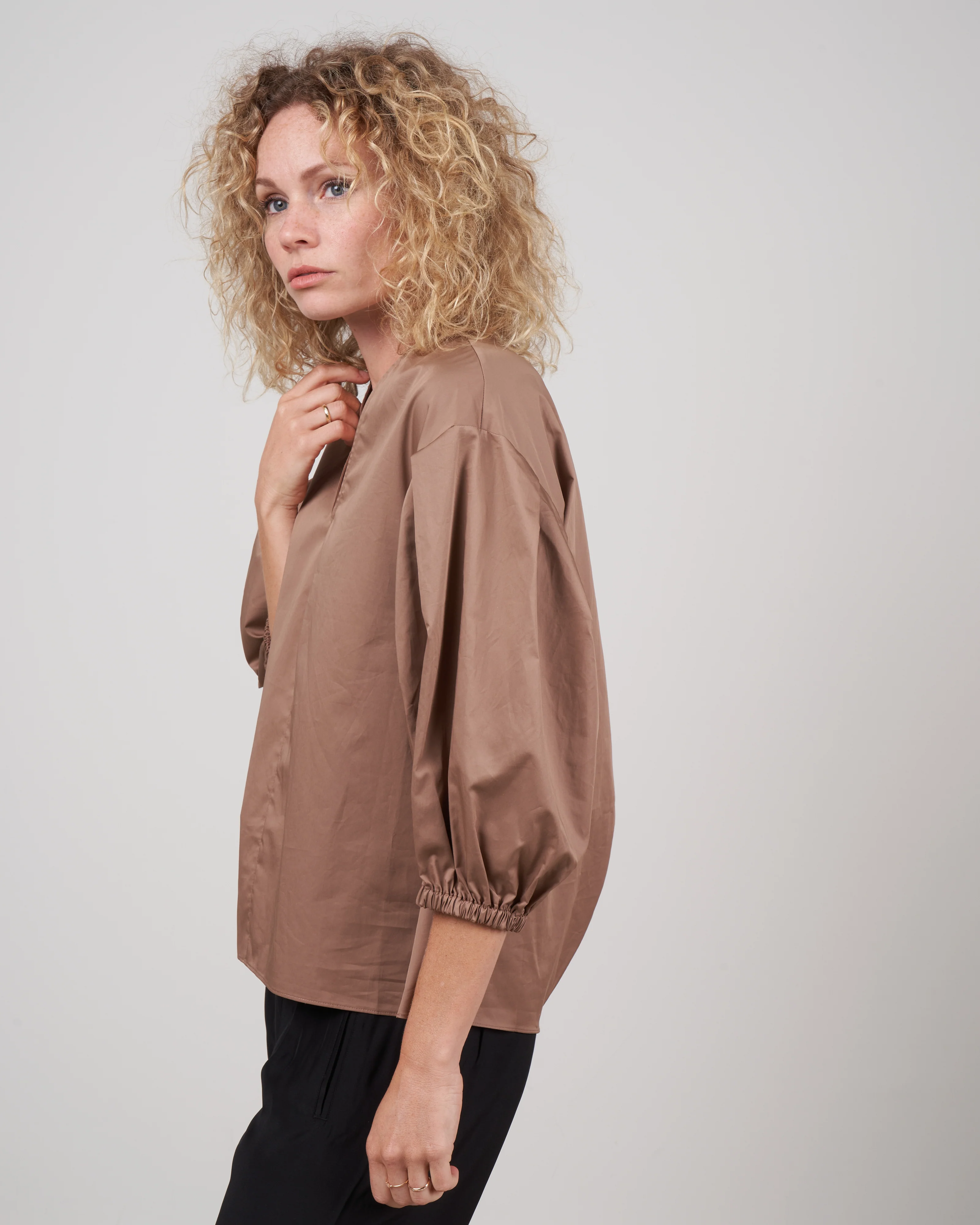 eco poplin v-neck pleated sleeve top - hazelnut - Image 3