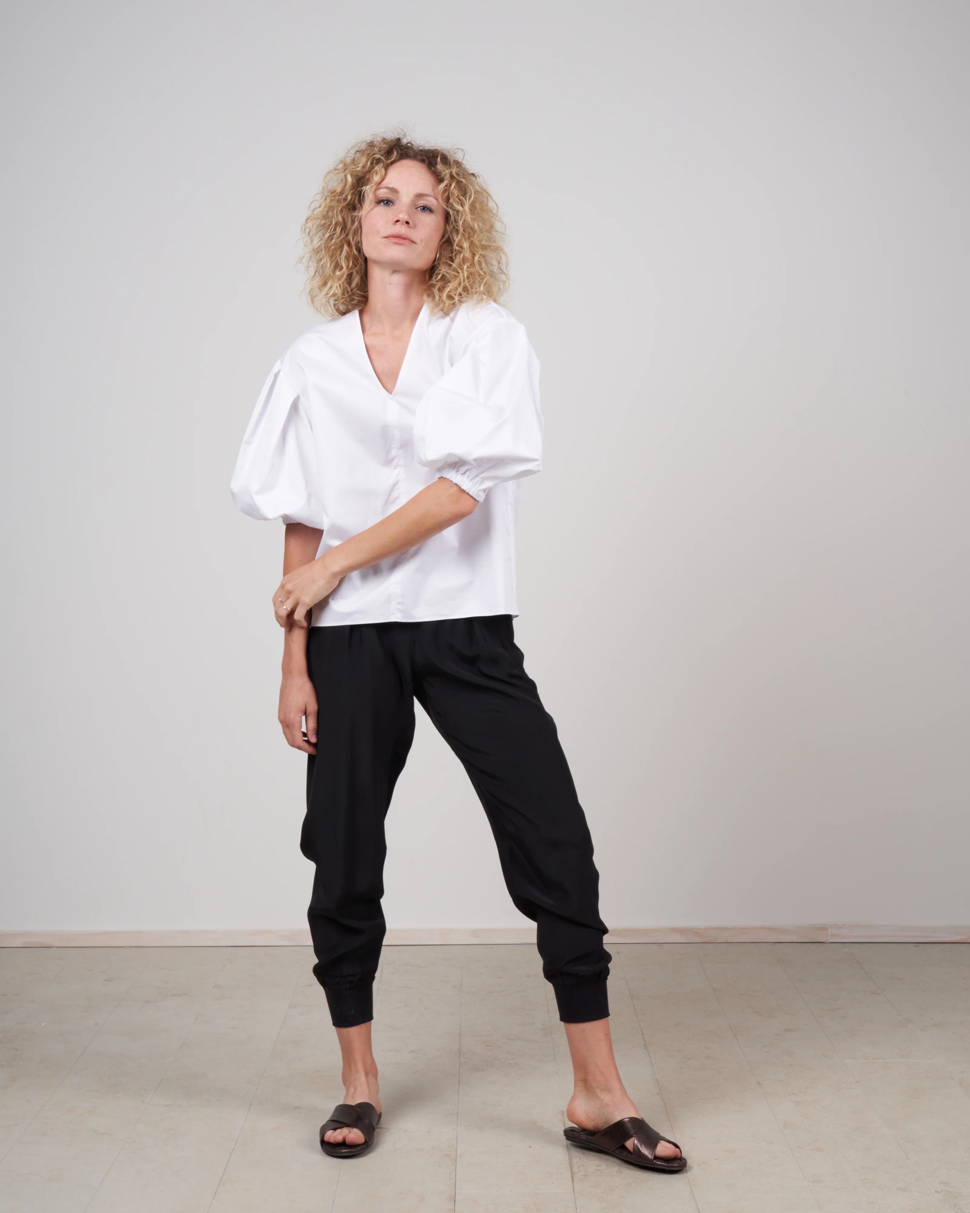 eco poplin v-neck pleated sleeve top - white - Image 2