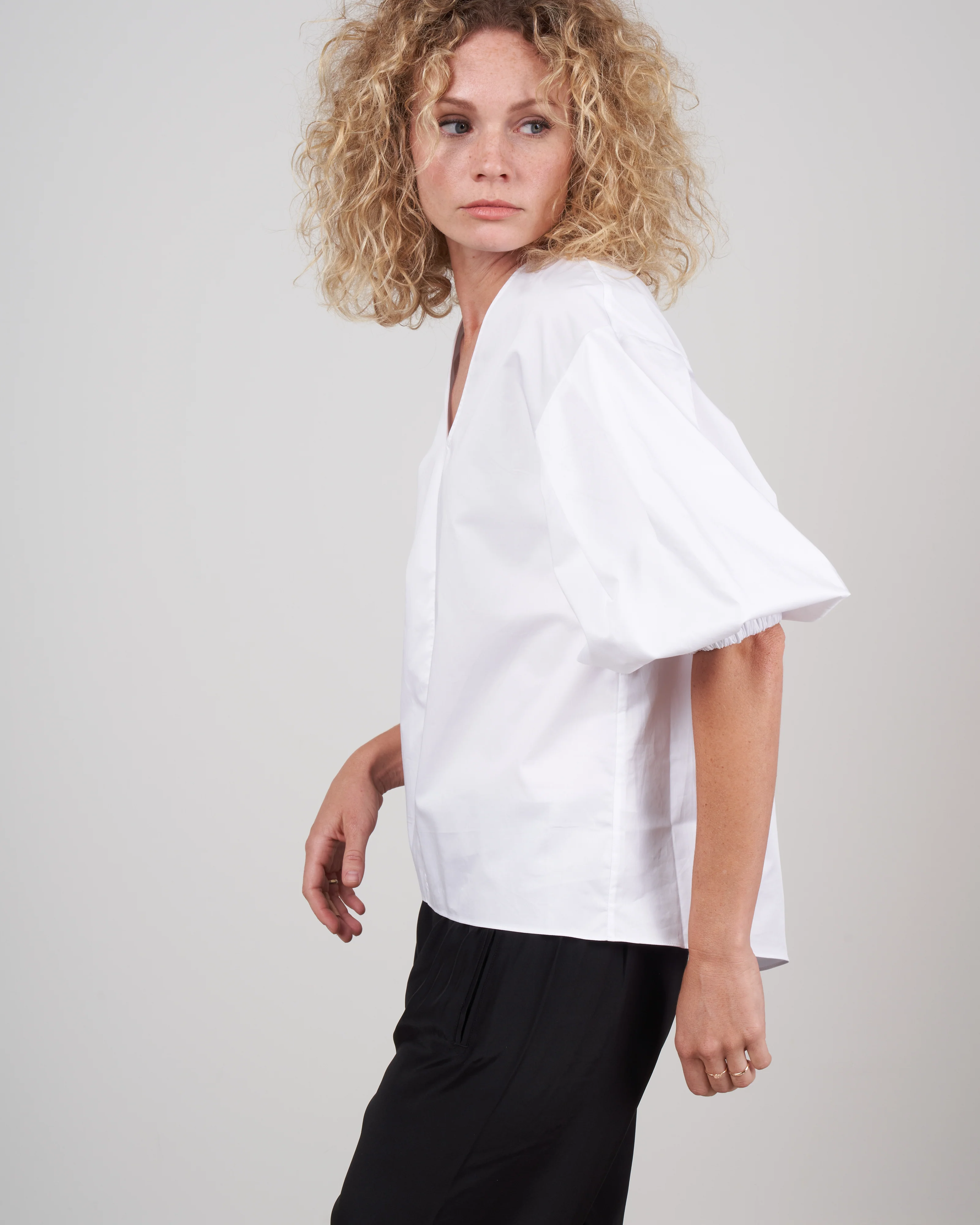 eco poplin v-neck pleated sleeve top - white - Image 3