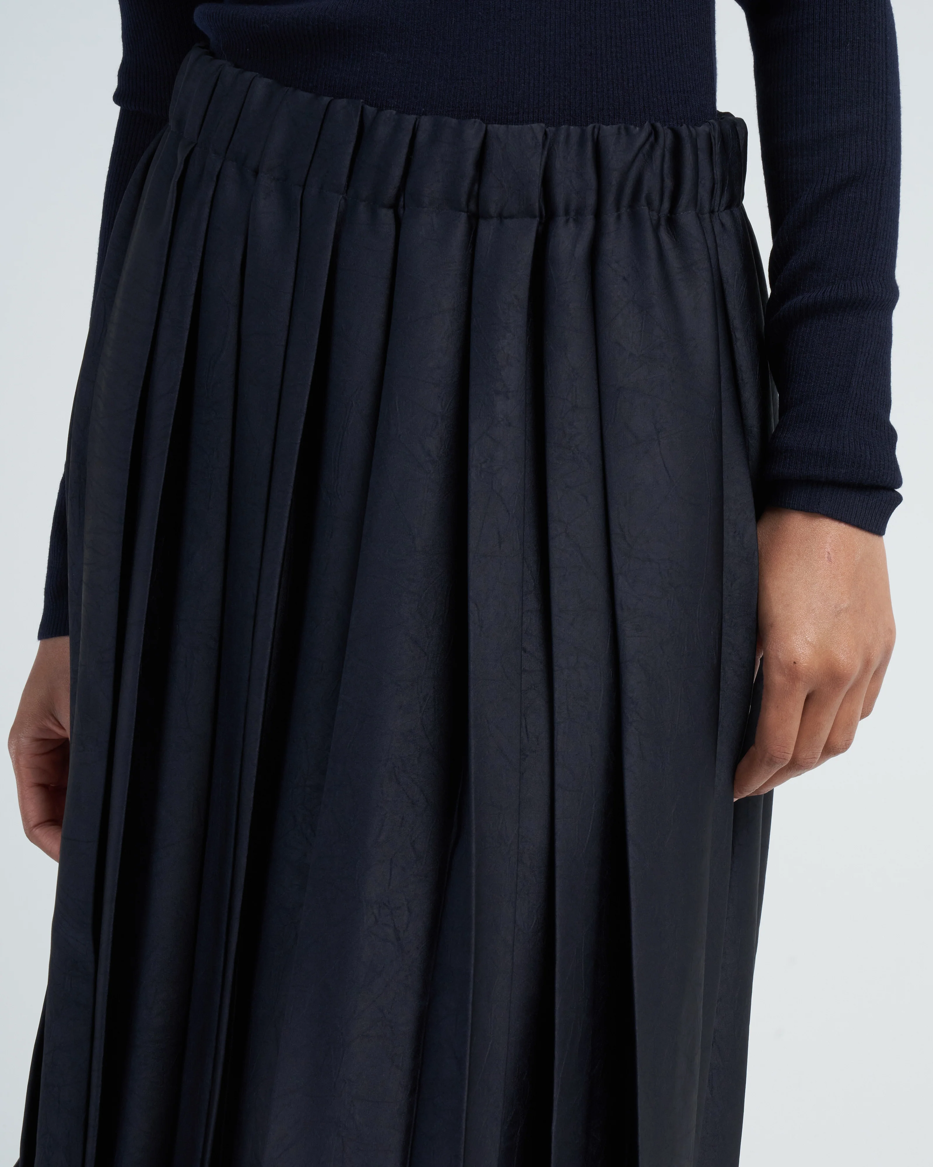 feather weight pleated pull on skirt - navy - Image 5