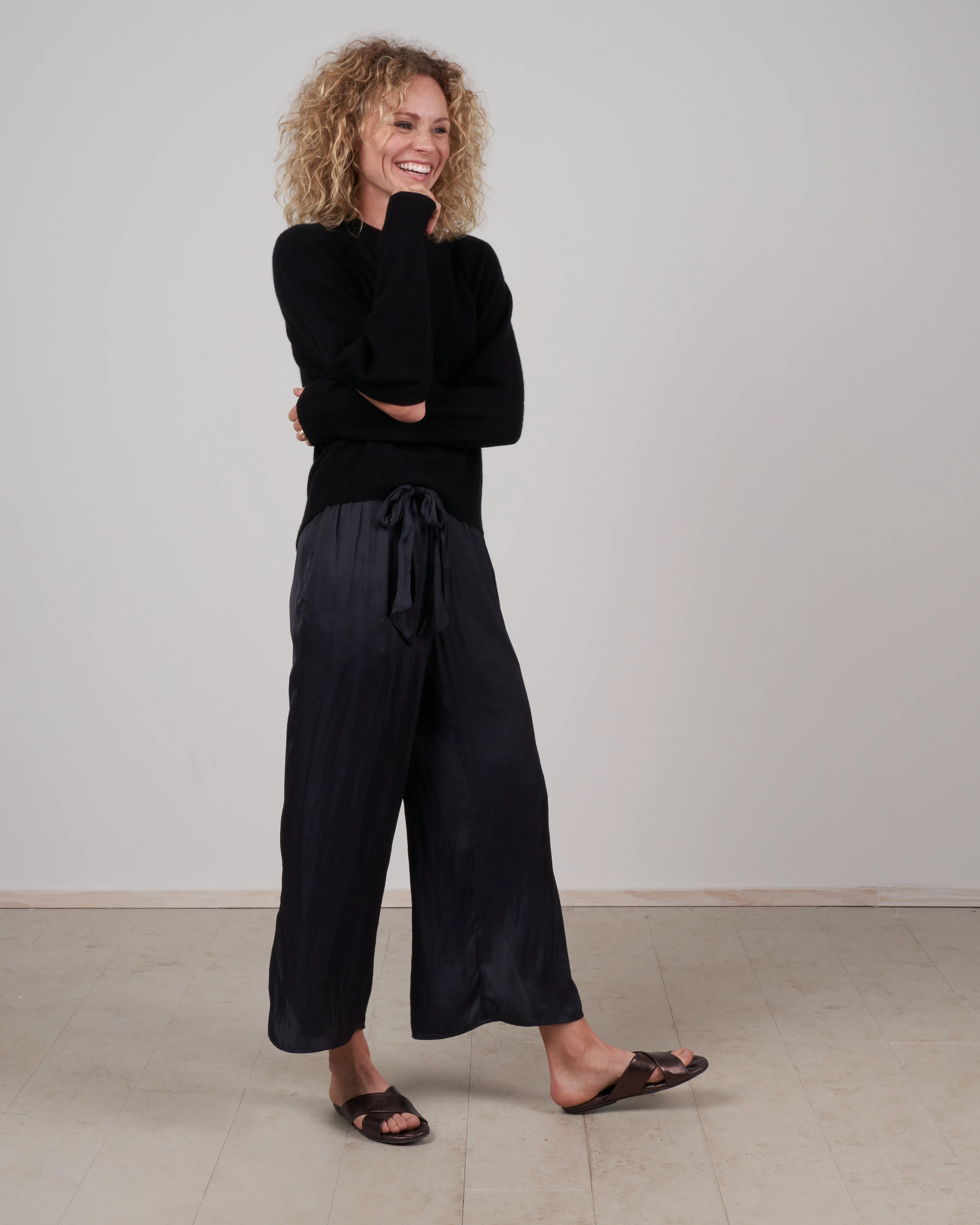 featherweight cashmere open sleeve sweater - black - Image 2