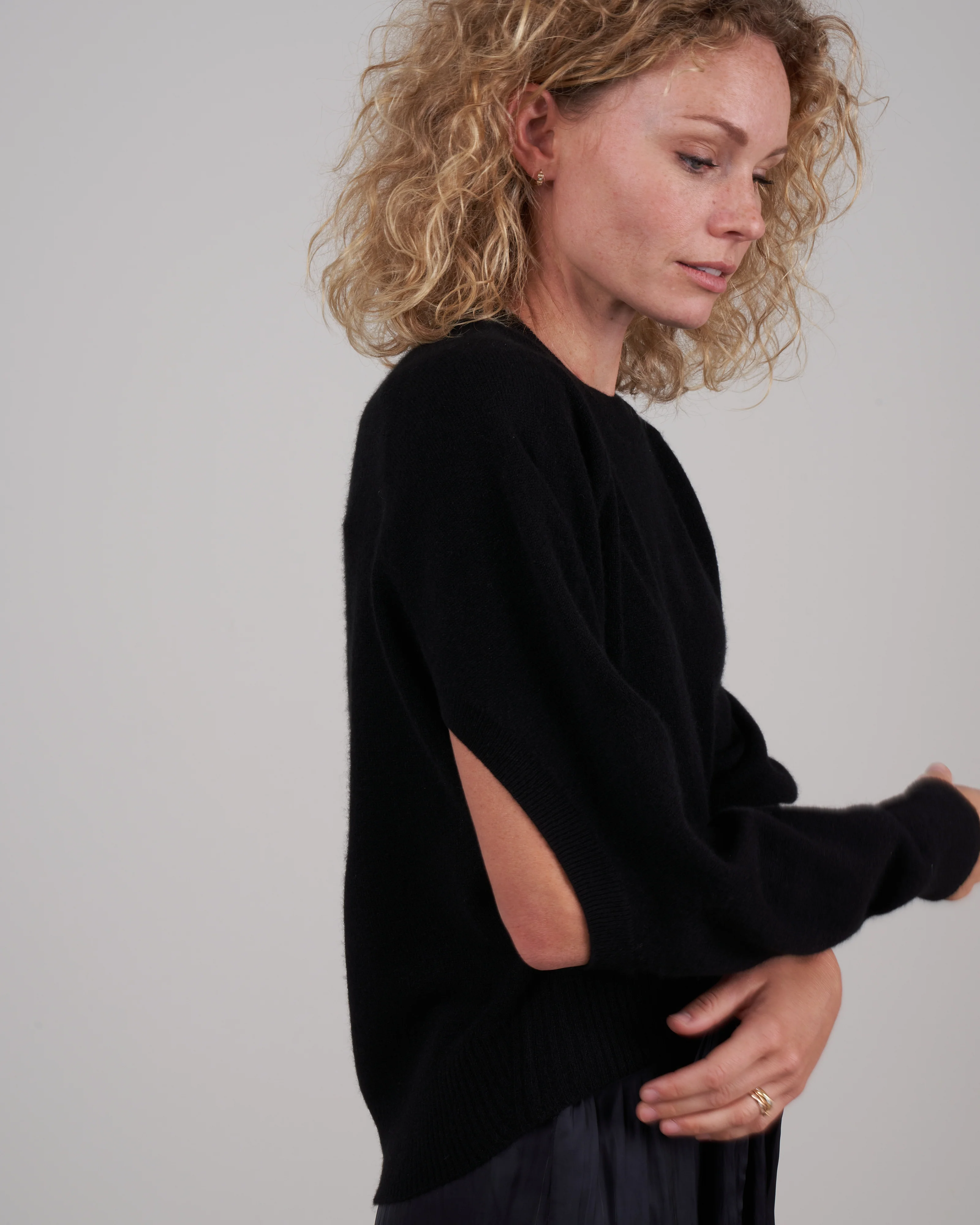 featherweight cashmere open sleeve sweater - black - Image 3
