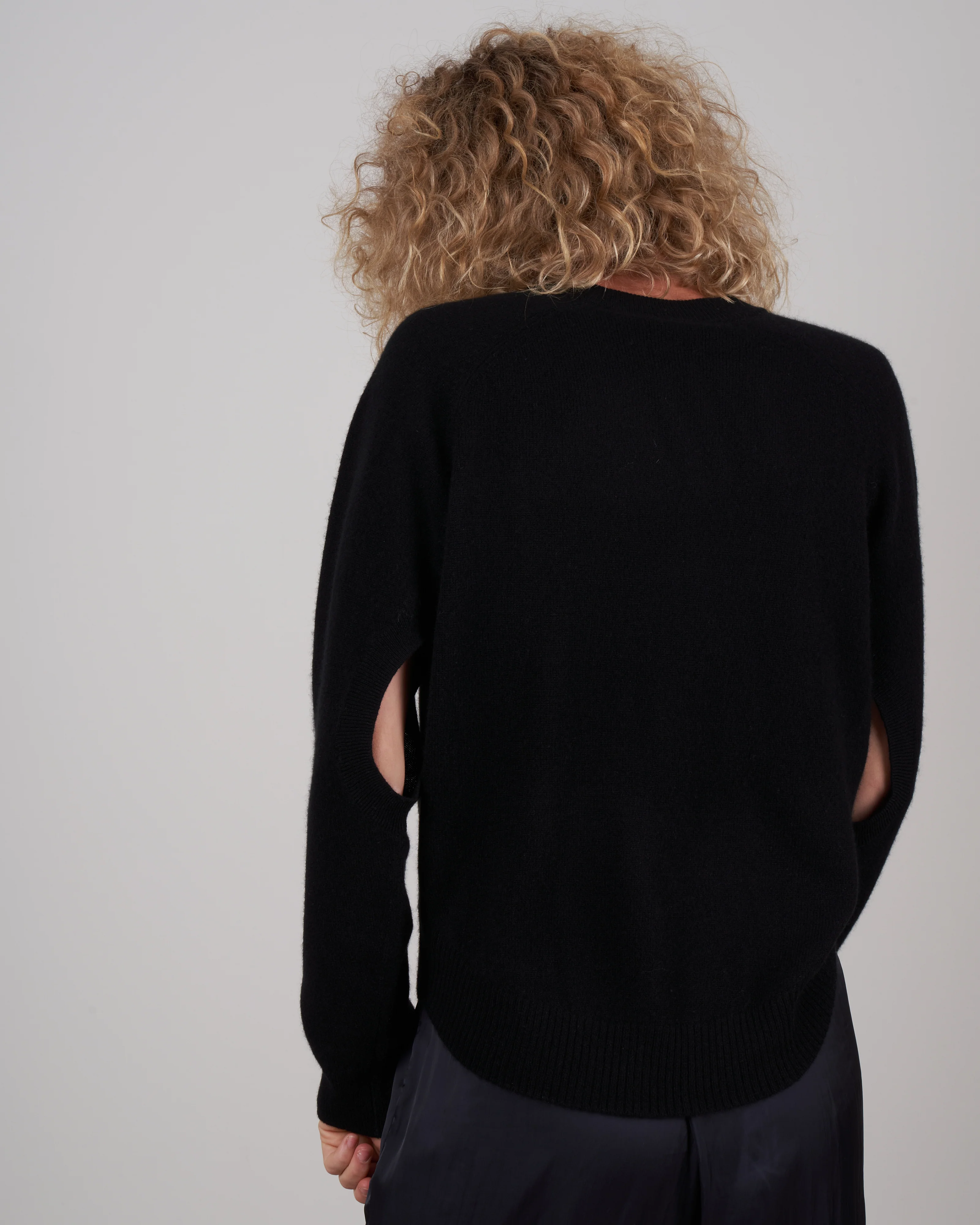 featherweight cashmere open sleeve sweater - black - Image 4
