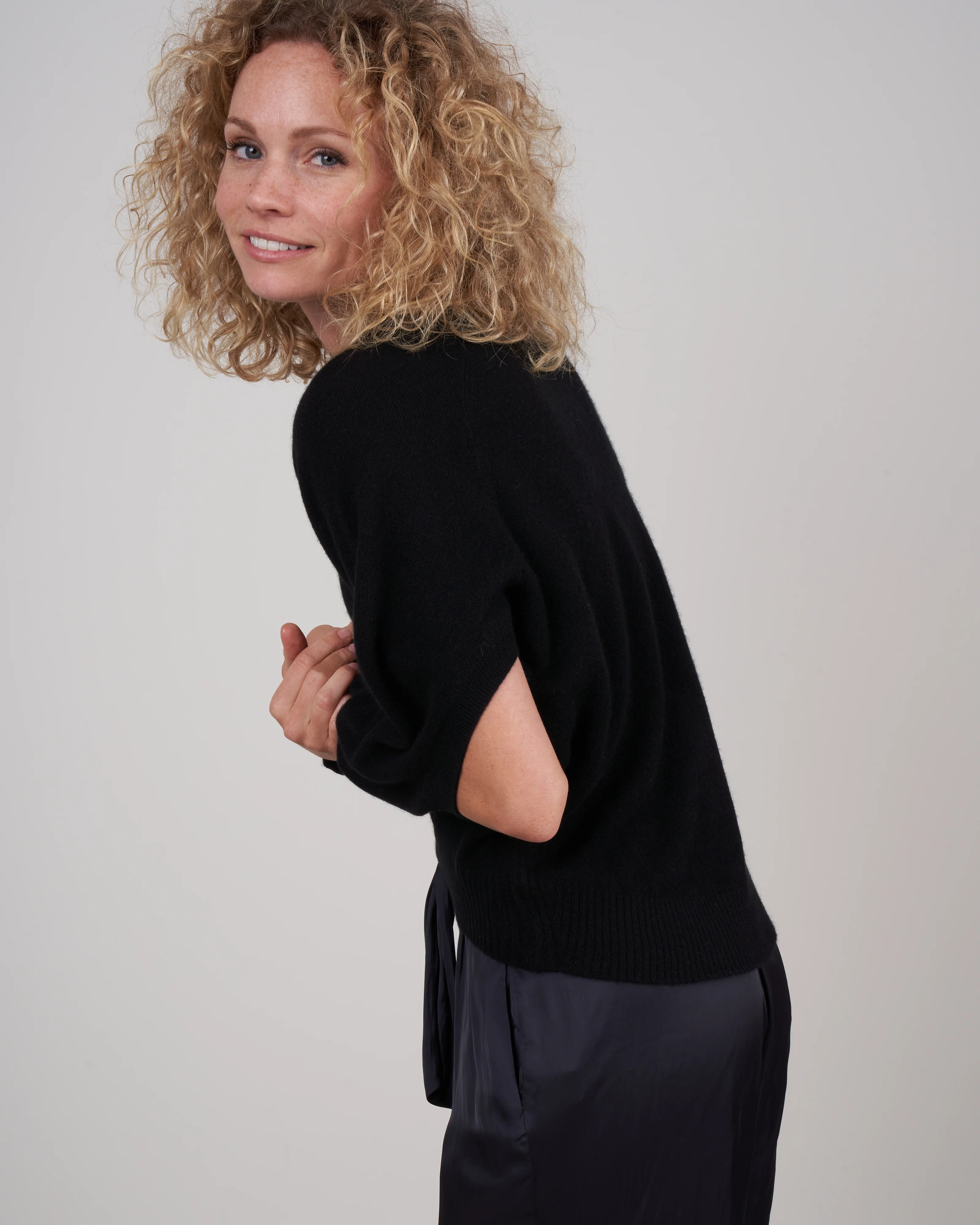 featherweight cashmere open sleeve sweater - black - Image 5
