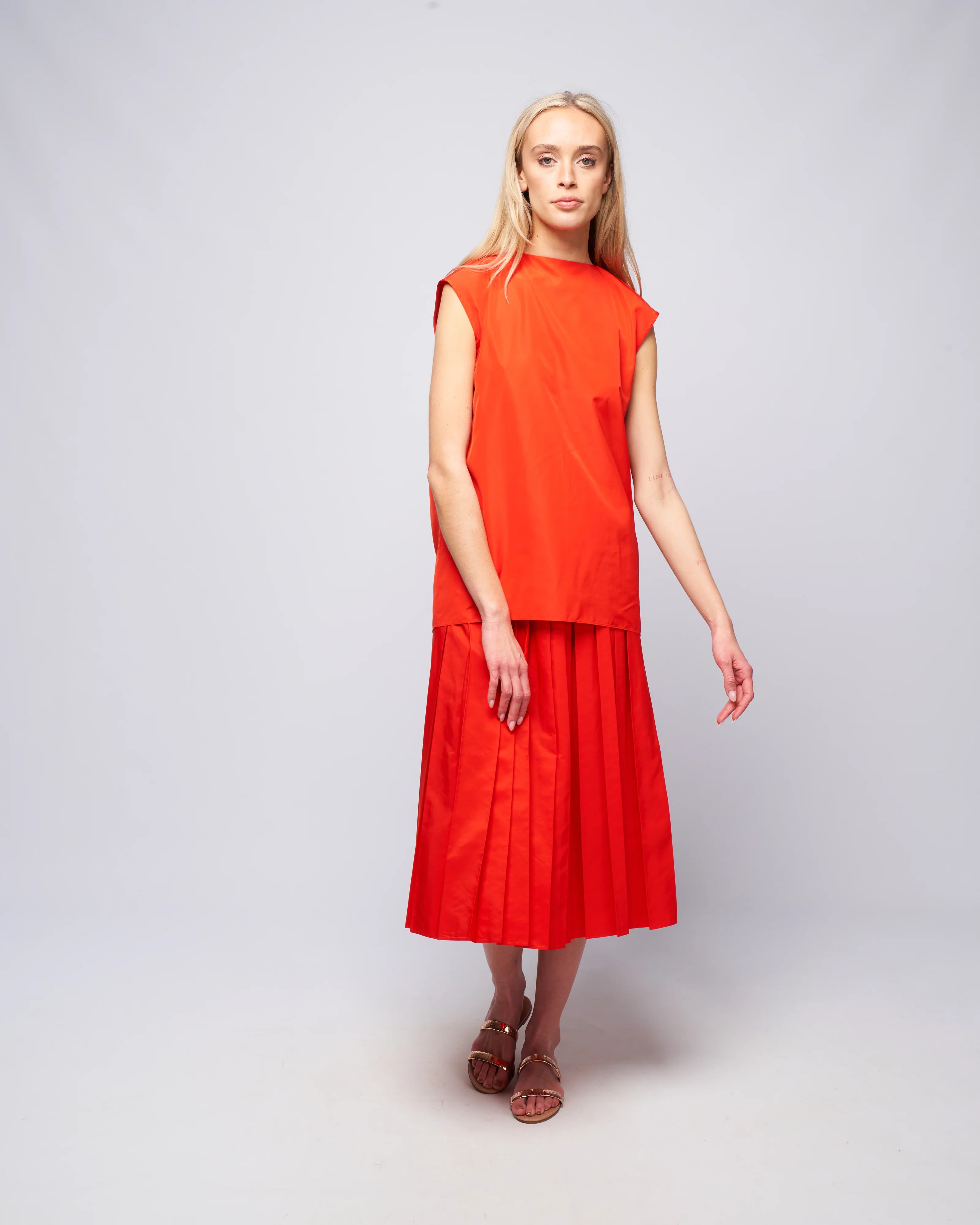 italian sporty nylon sleeveless cocoon top - red - Image 2