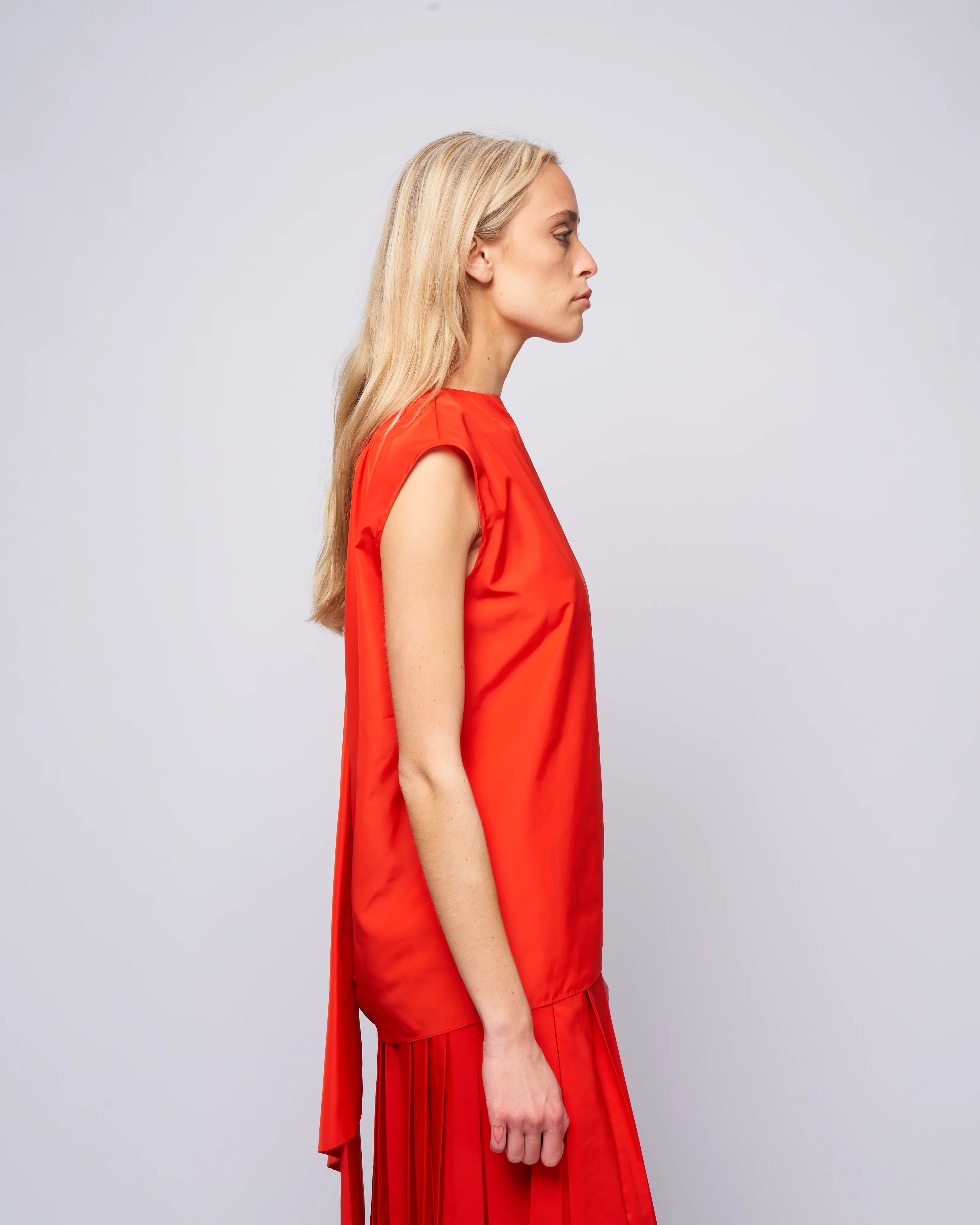 italian sporty nylon sleeveless cocoon top - red - Image 3
