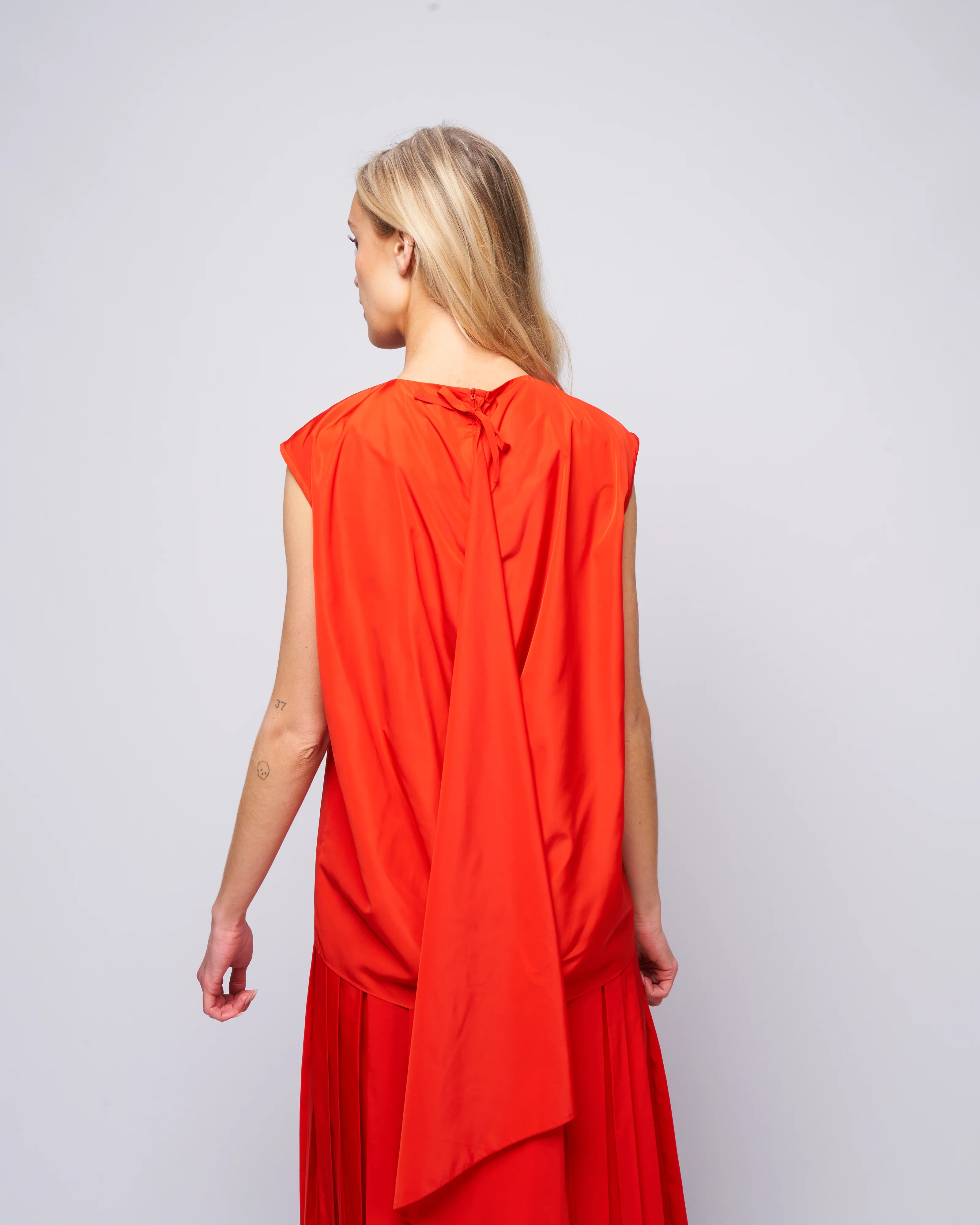 italian sporty nylon sleeveless cocoon top - red - Image 4