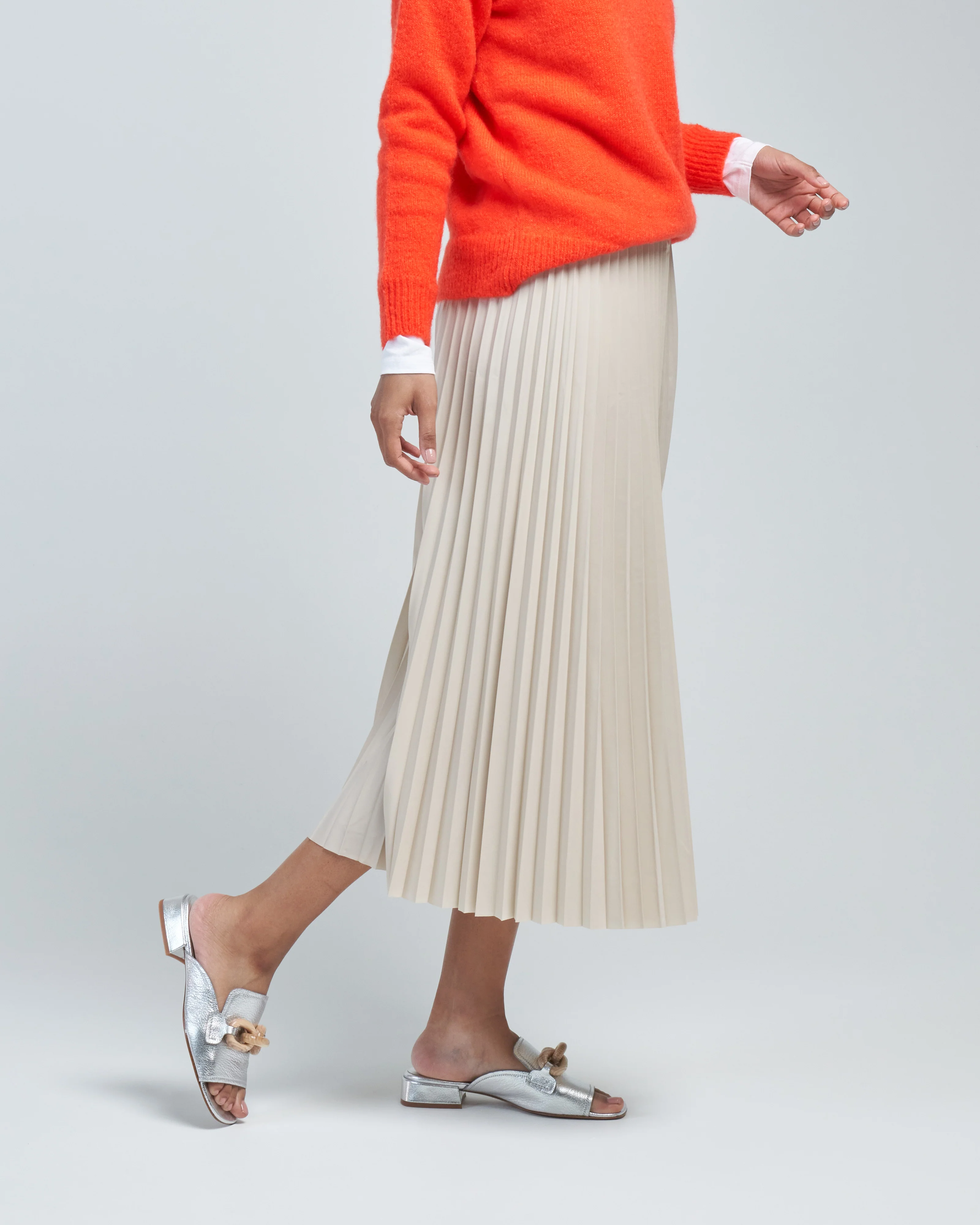italian sporty nylon sunray pleated pull on skirt - Image 3