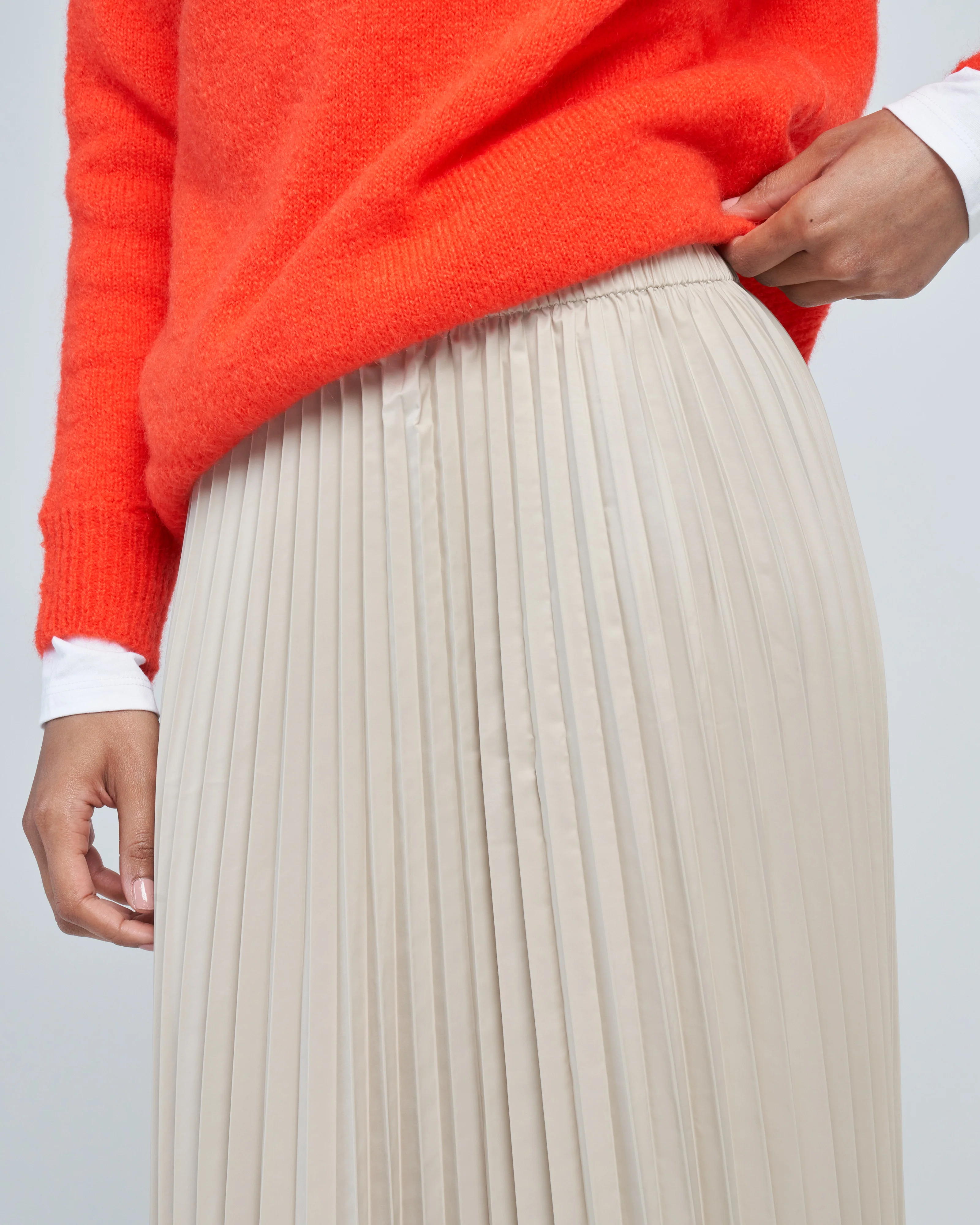 italian sporty nylon sunray pleated pull on skirt - Image 5