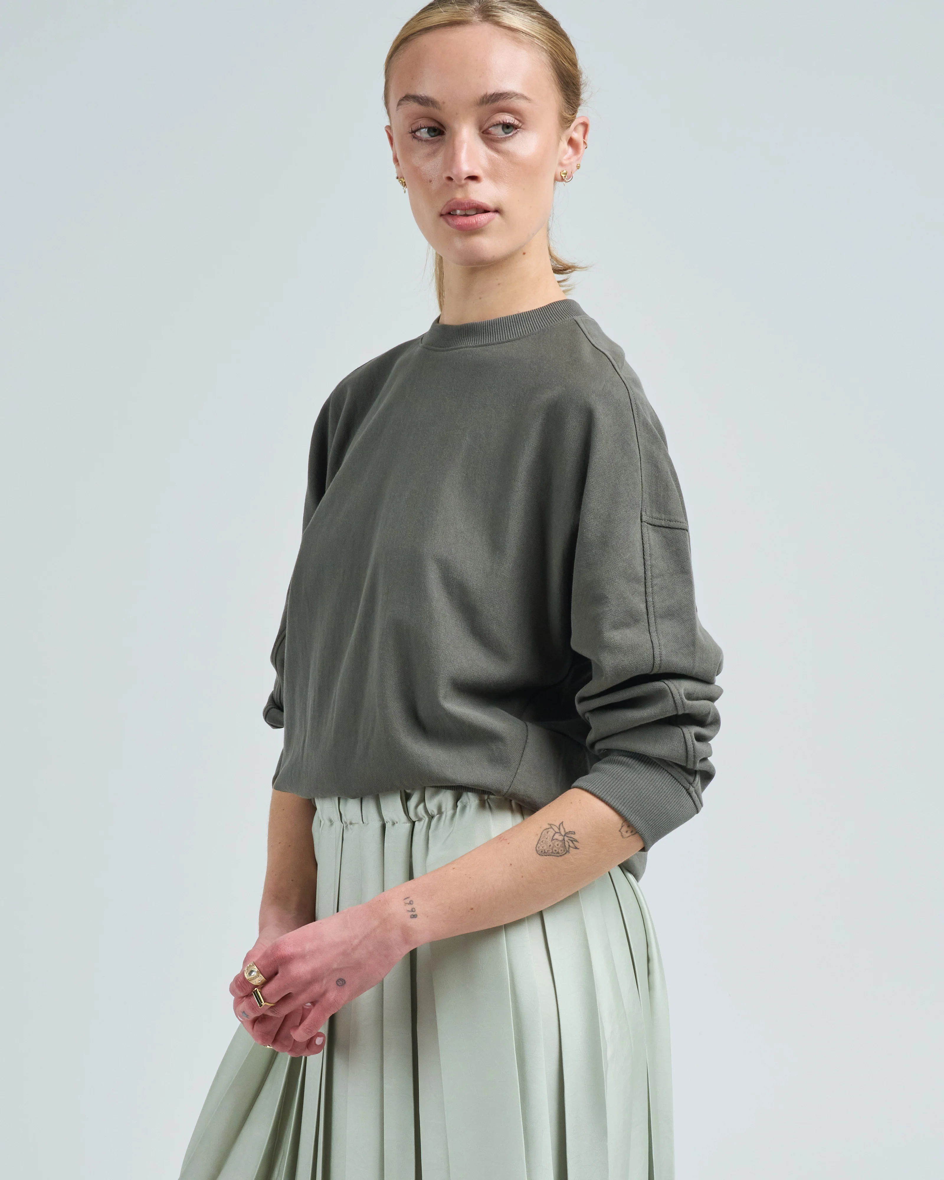 light weight sweatshirting crewneck sweatshirt - Image 3