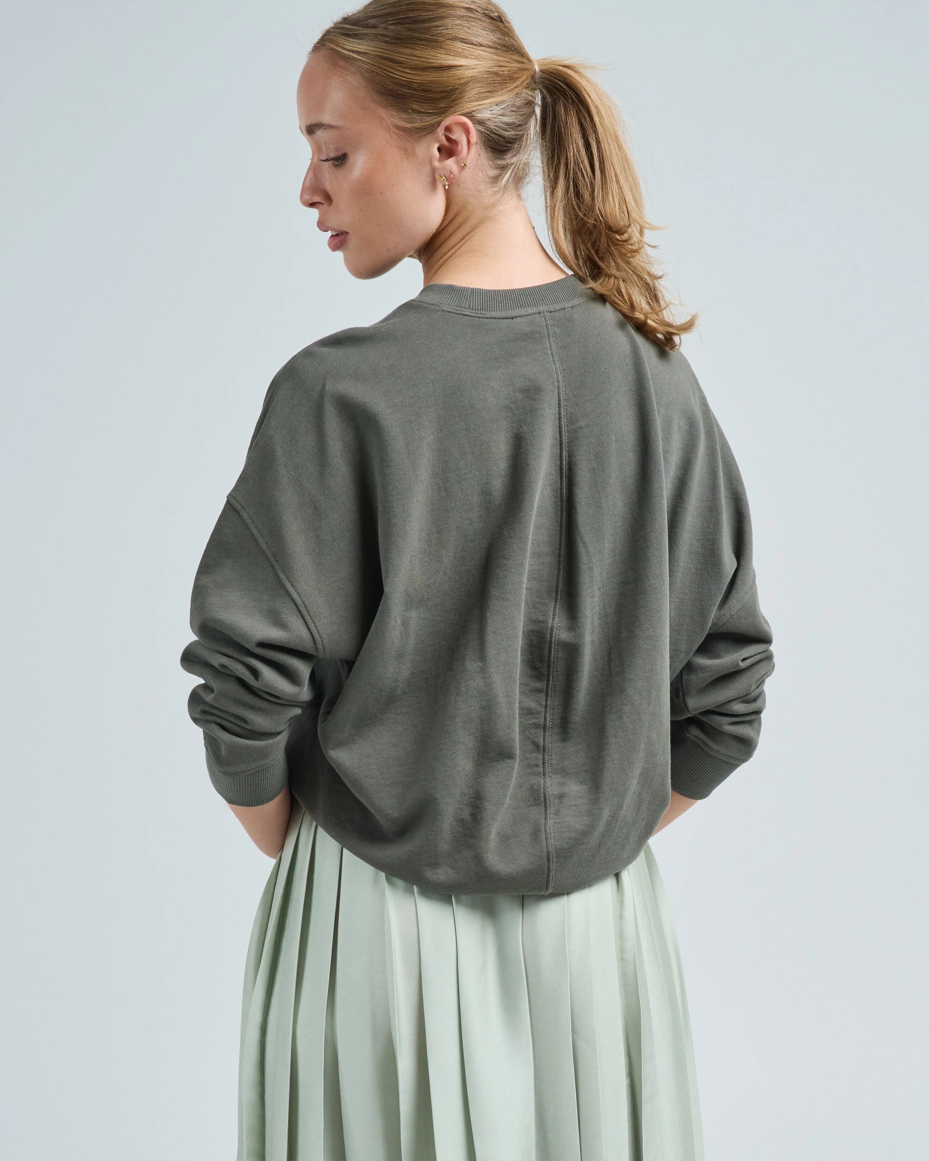 light weight sweatshirting crewneck sweatshirt - Image 4