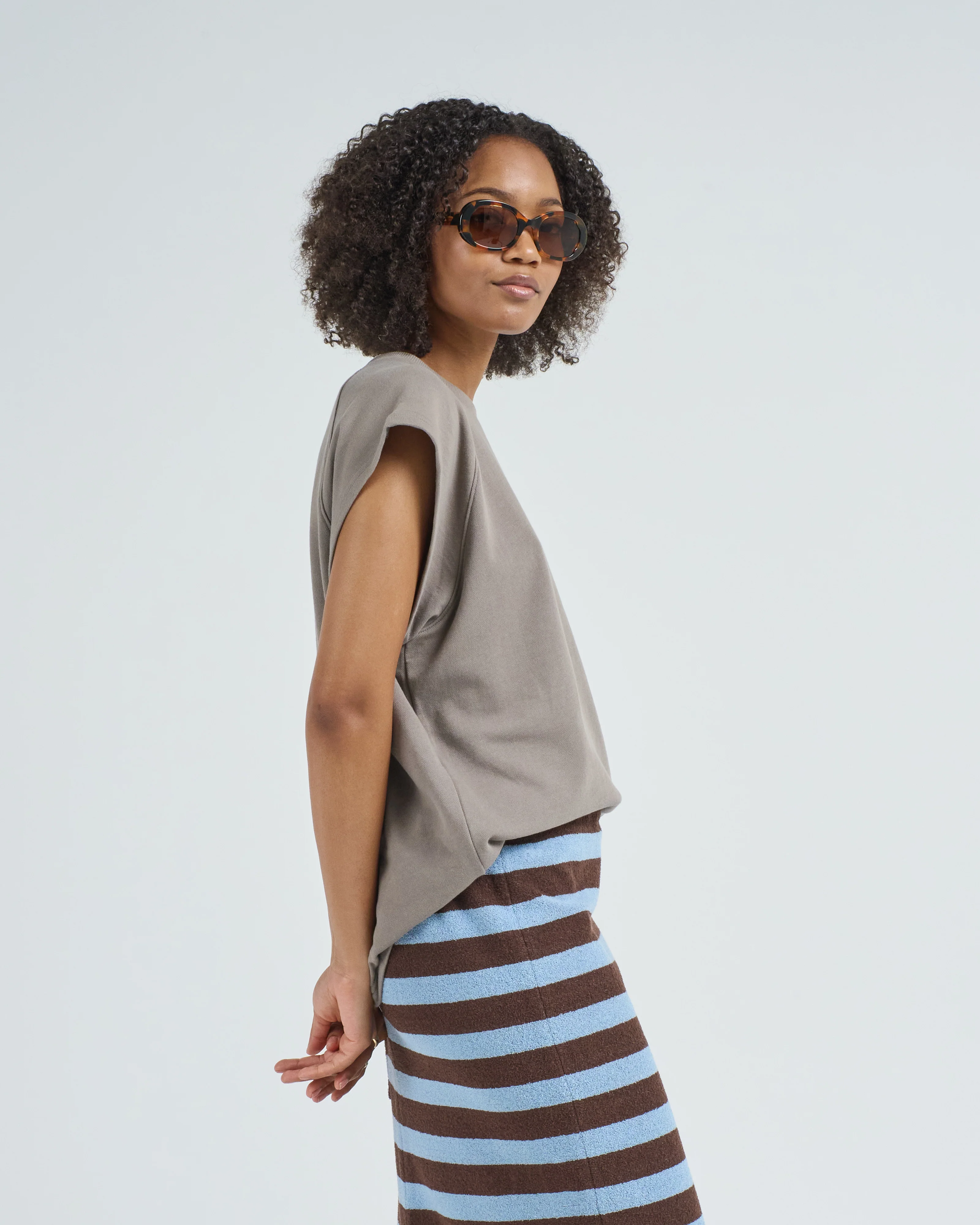 light weight sweatshirting sleeveless easy top - Image 3