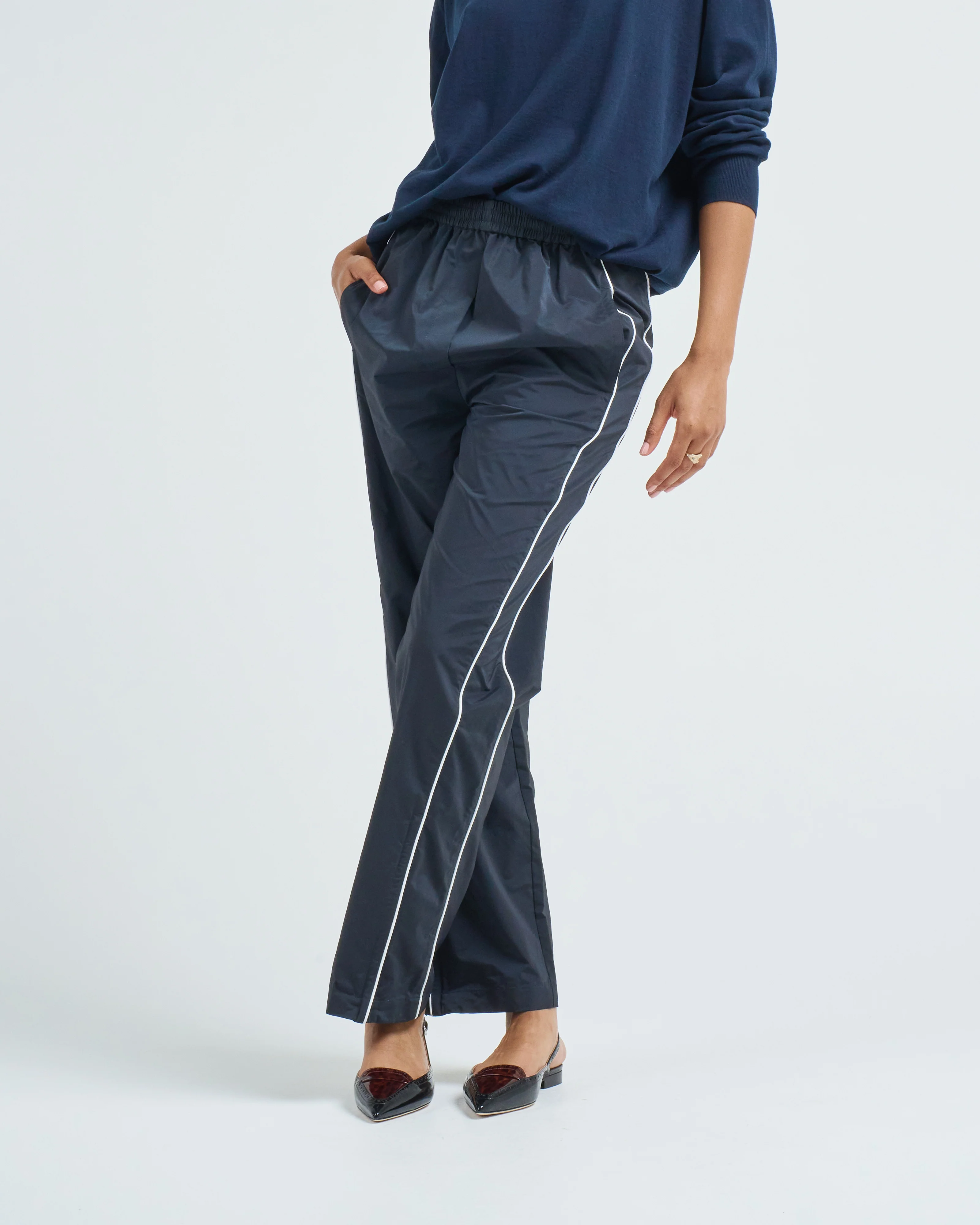 nylon piped jogger