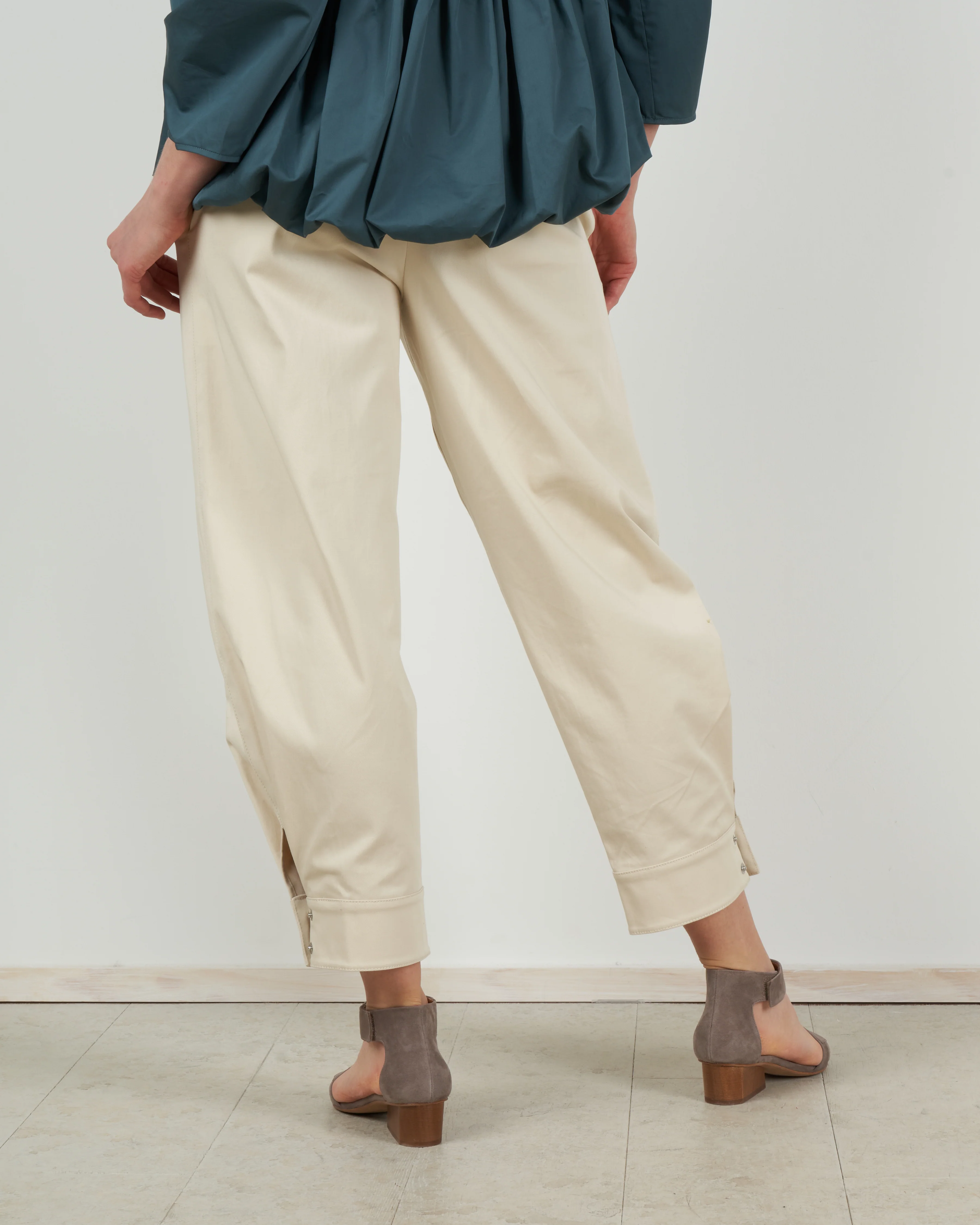 organic cotton twill sculpted pant - vanilla cream - Image 4