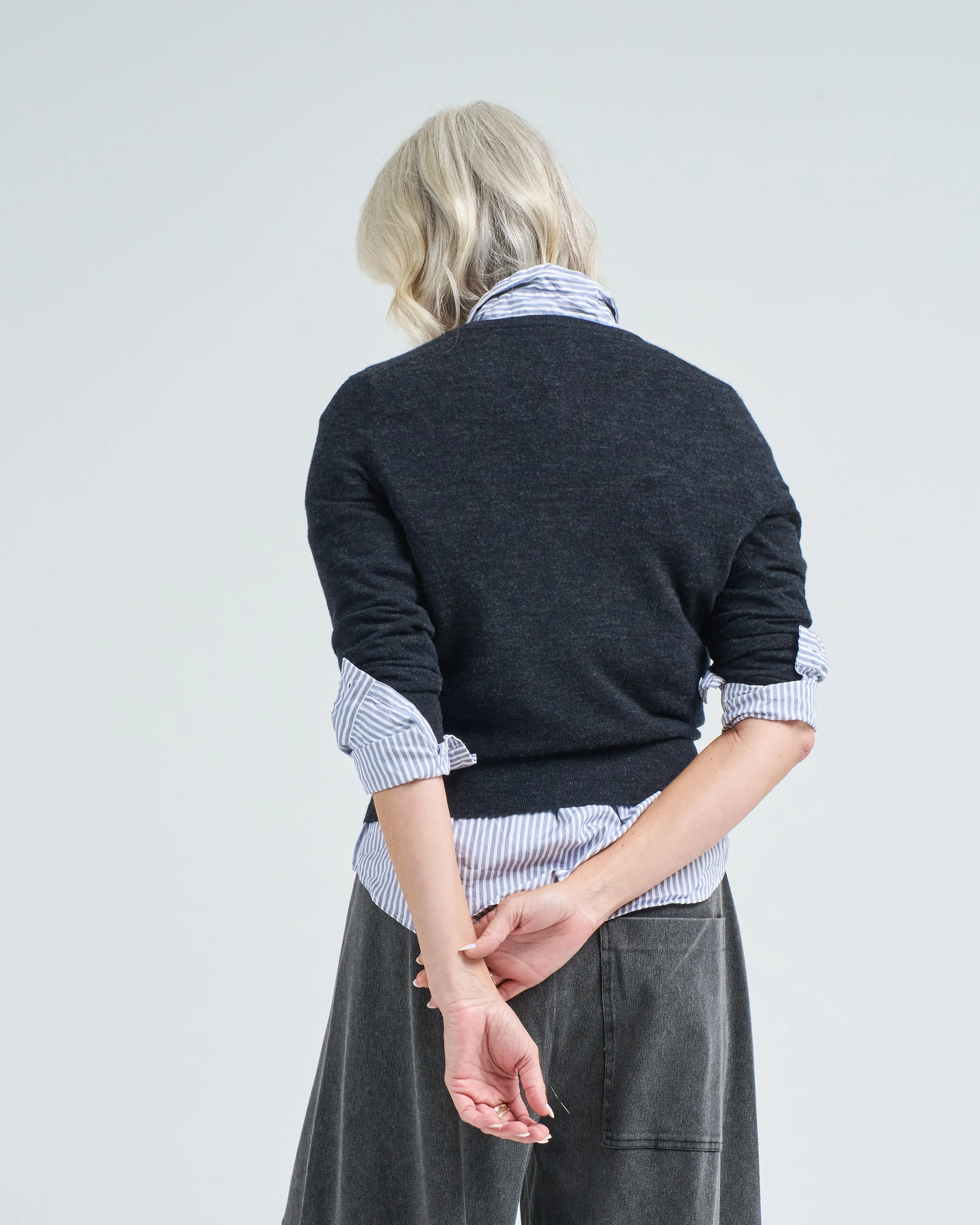 skinlike mercerized wool shrunken vneck sweater - Image 4