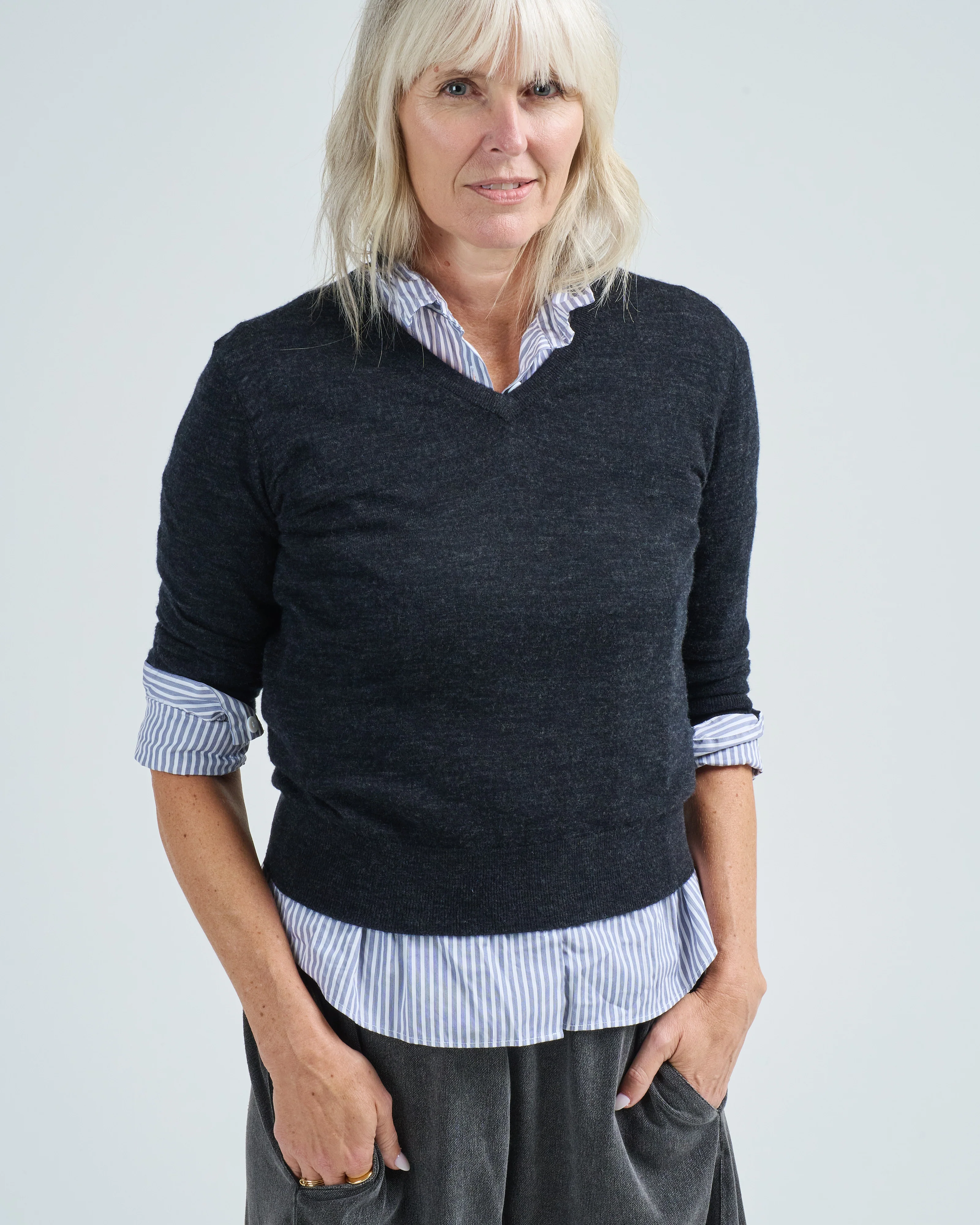 skinlike mercerized wool shrunken vneck sweater - Image 5