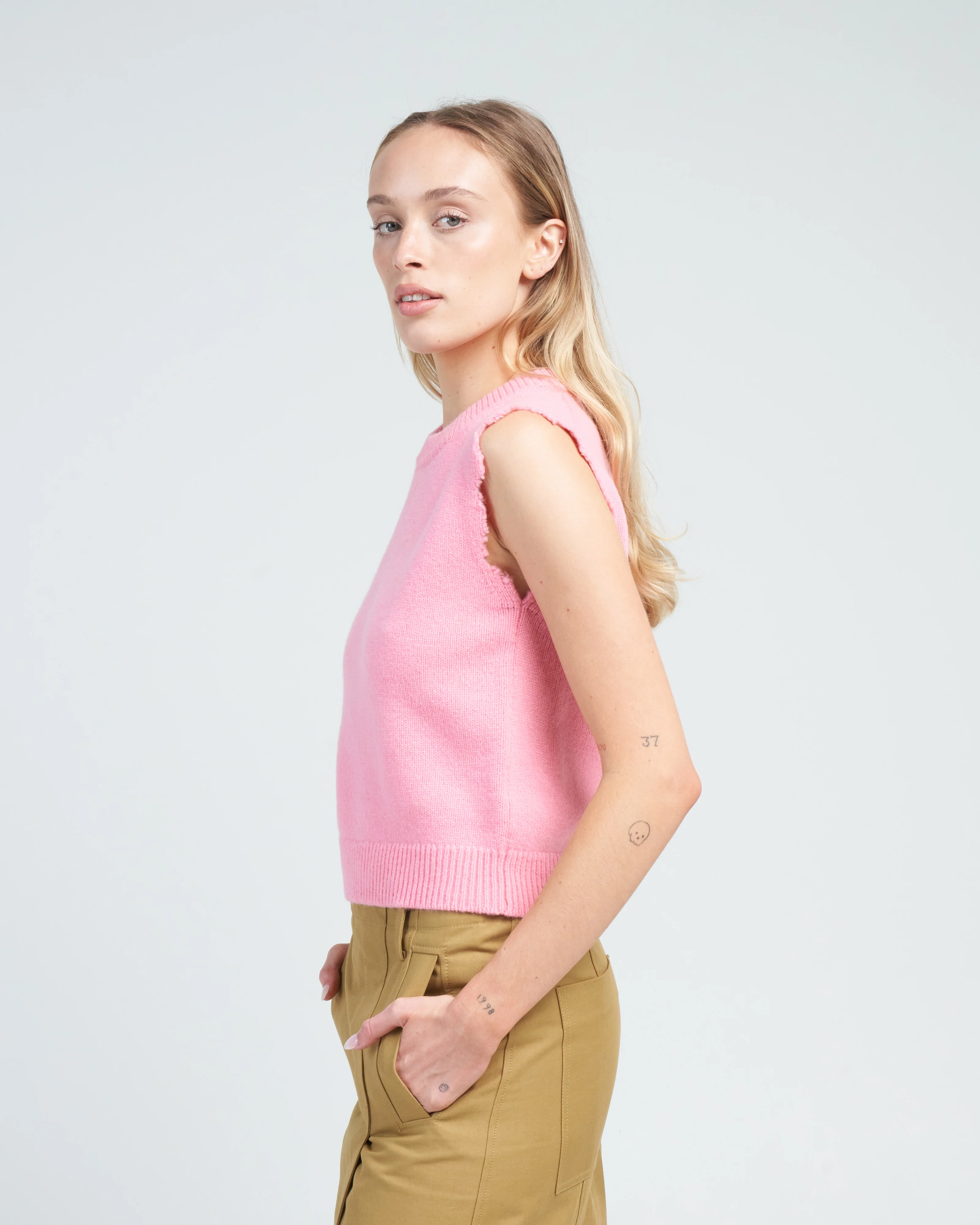 soft lambswool distressed vest - pink - Image 3