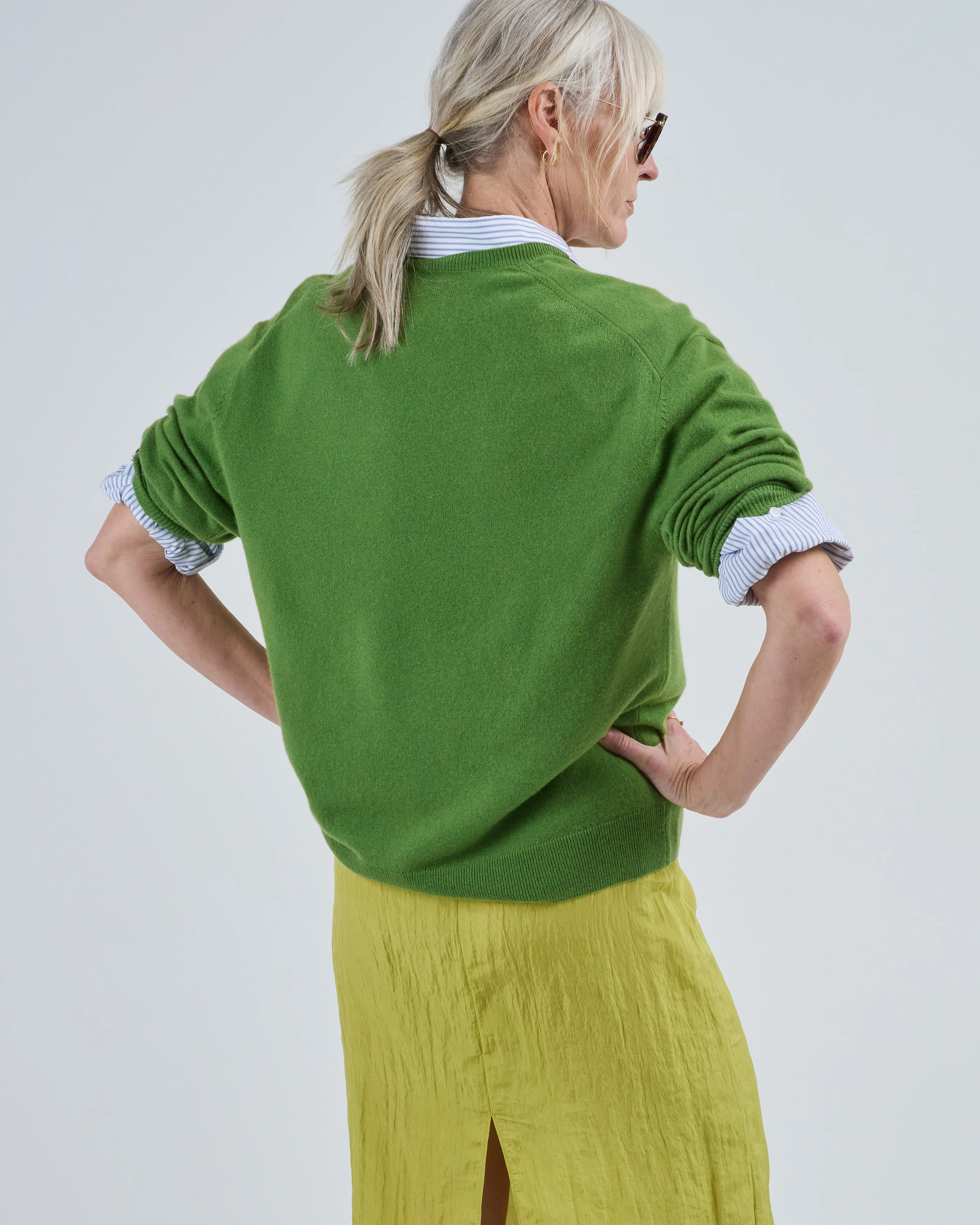 washable cashmere easy vneck sweater - Image 4