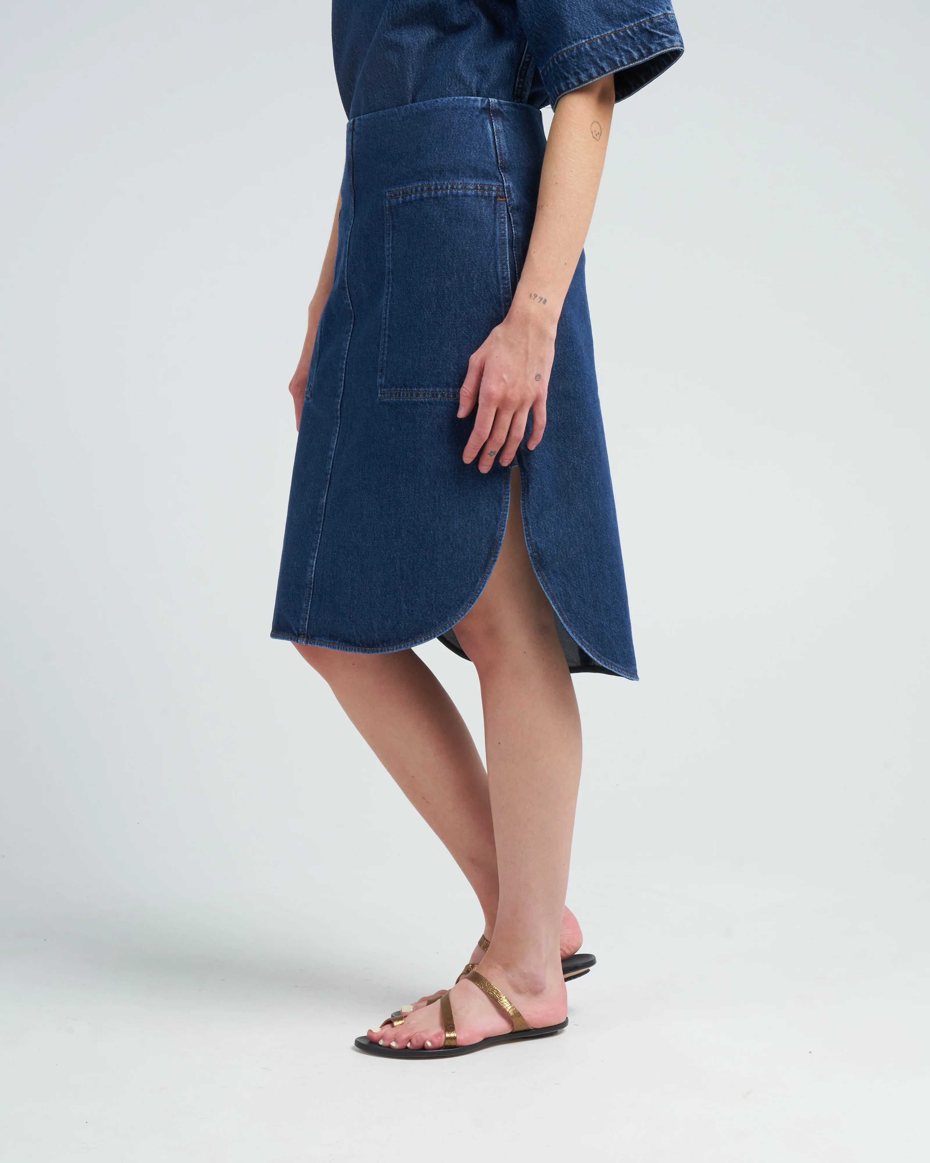 curved hem denim skirt - dark blue - Image 4