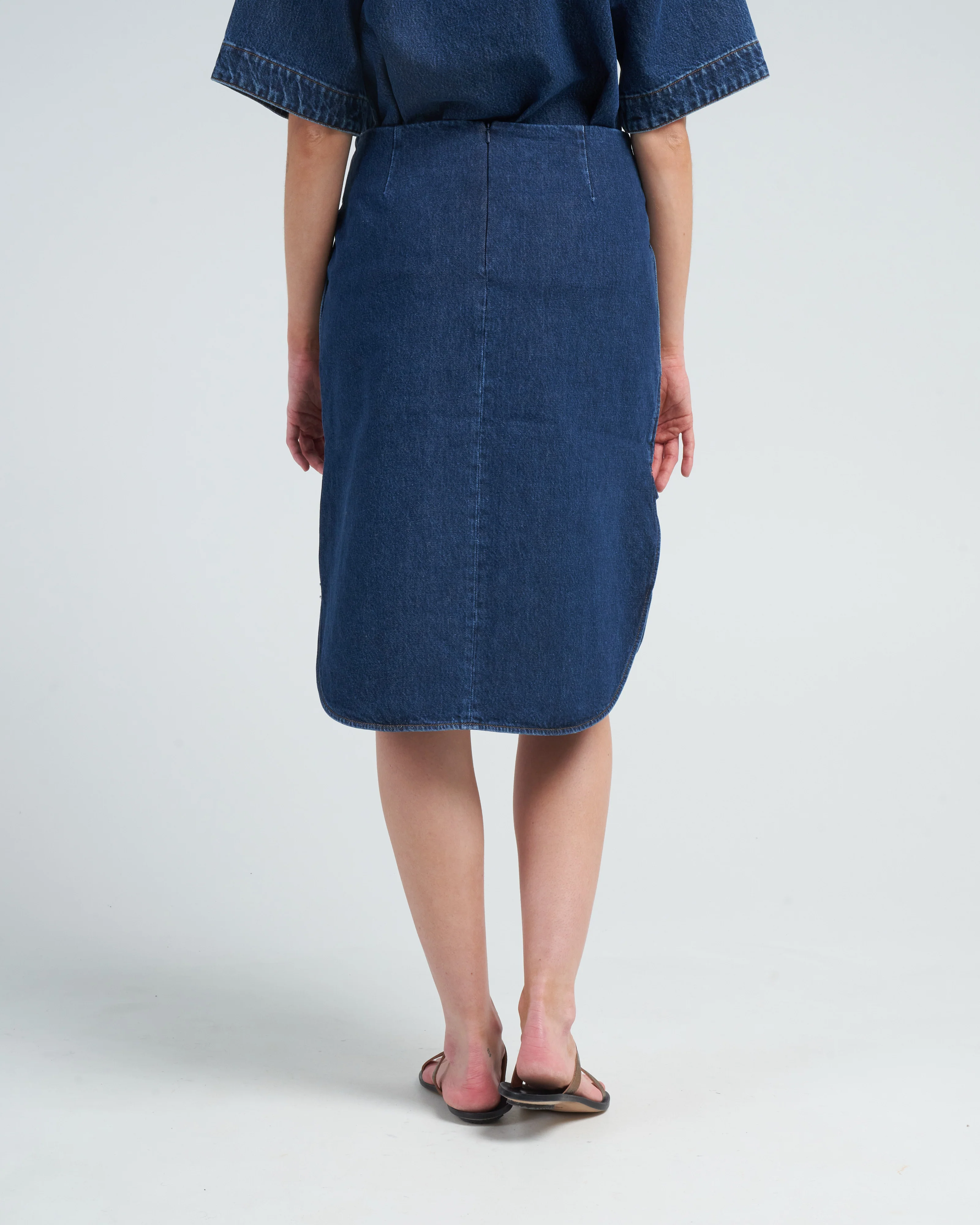 curved hem denim skirt - dark blue - Image 5