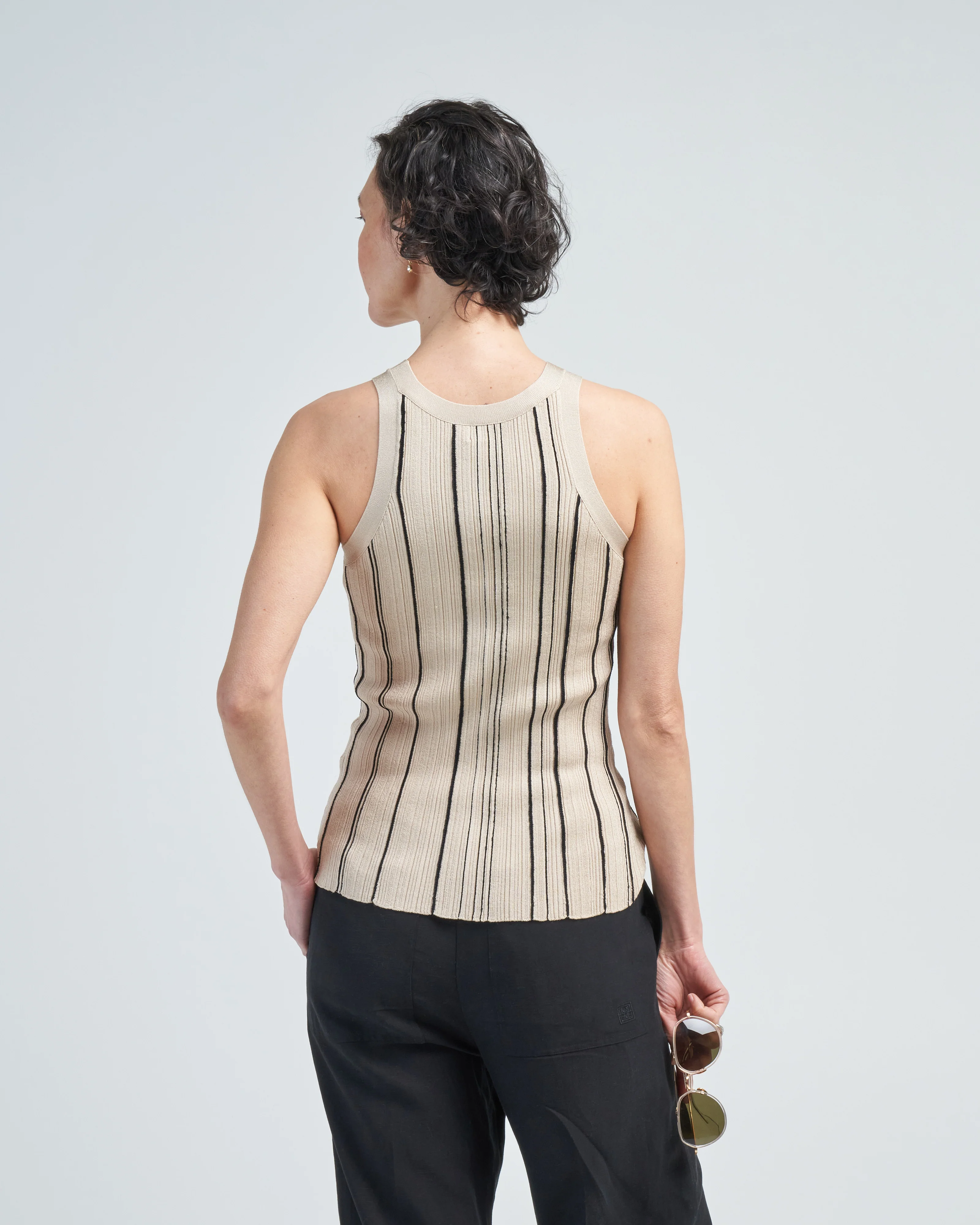 curved rib tank - Image 4