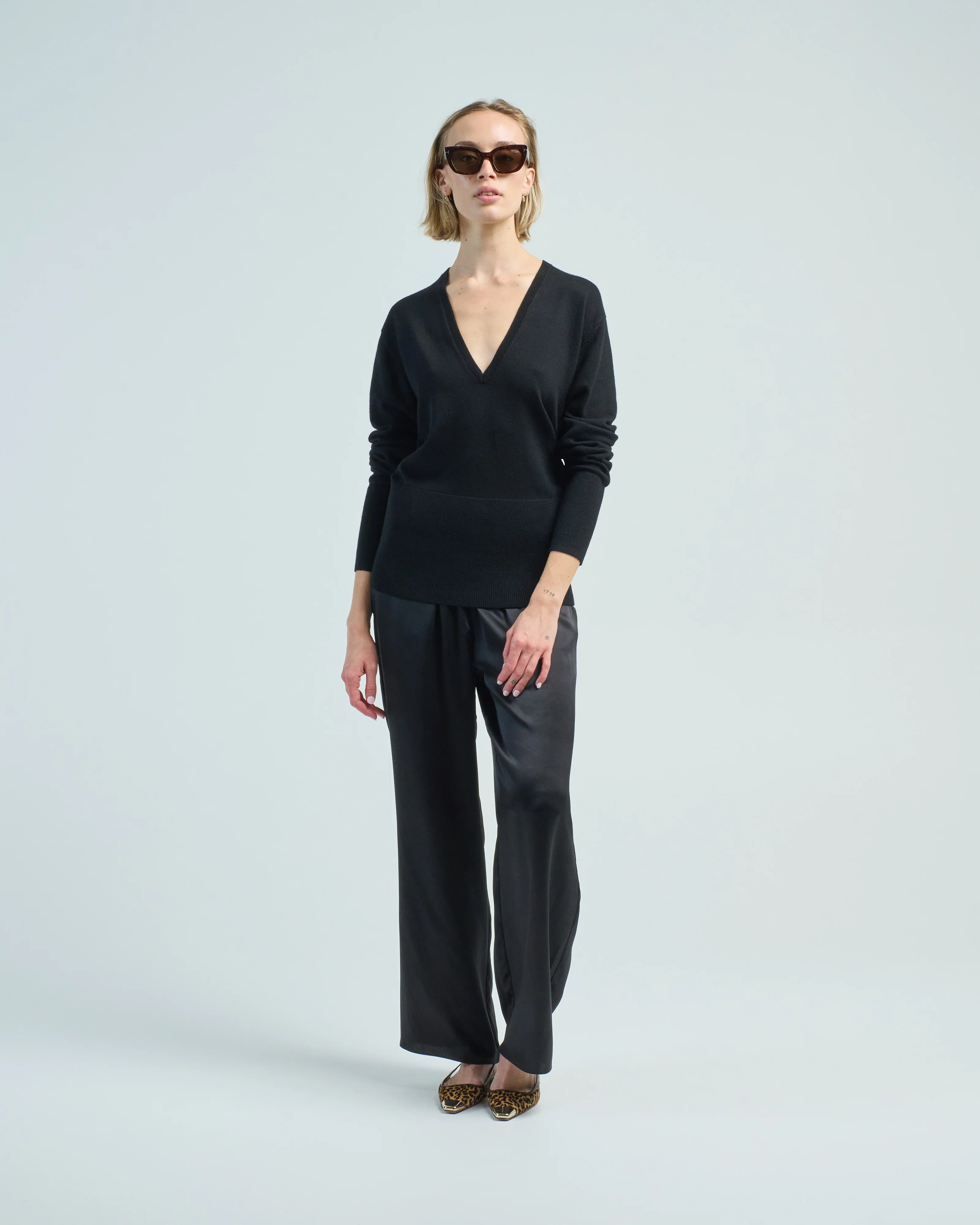deep v-neck knit - Image 2