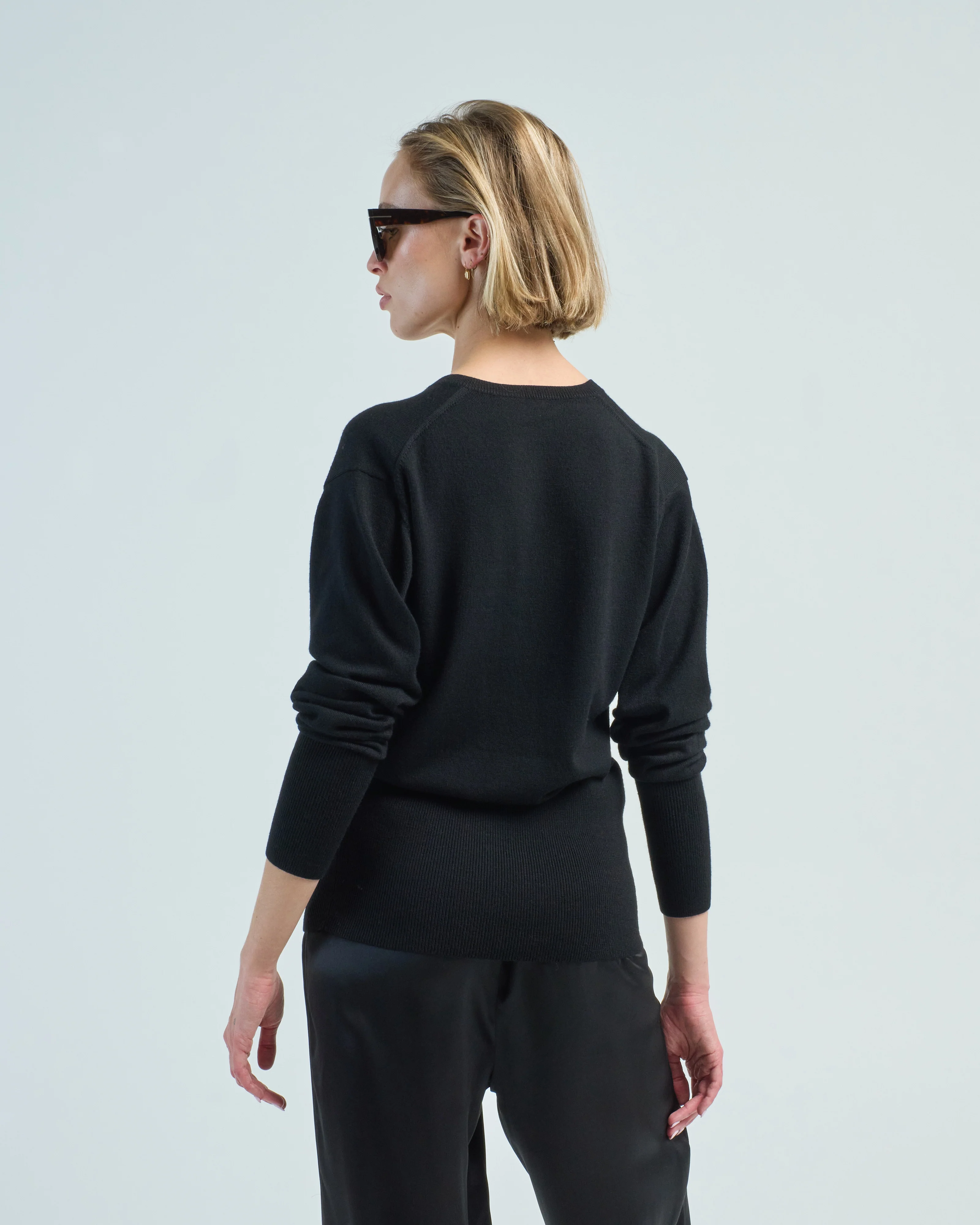 deep v-neck knit - Image 4