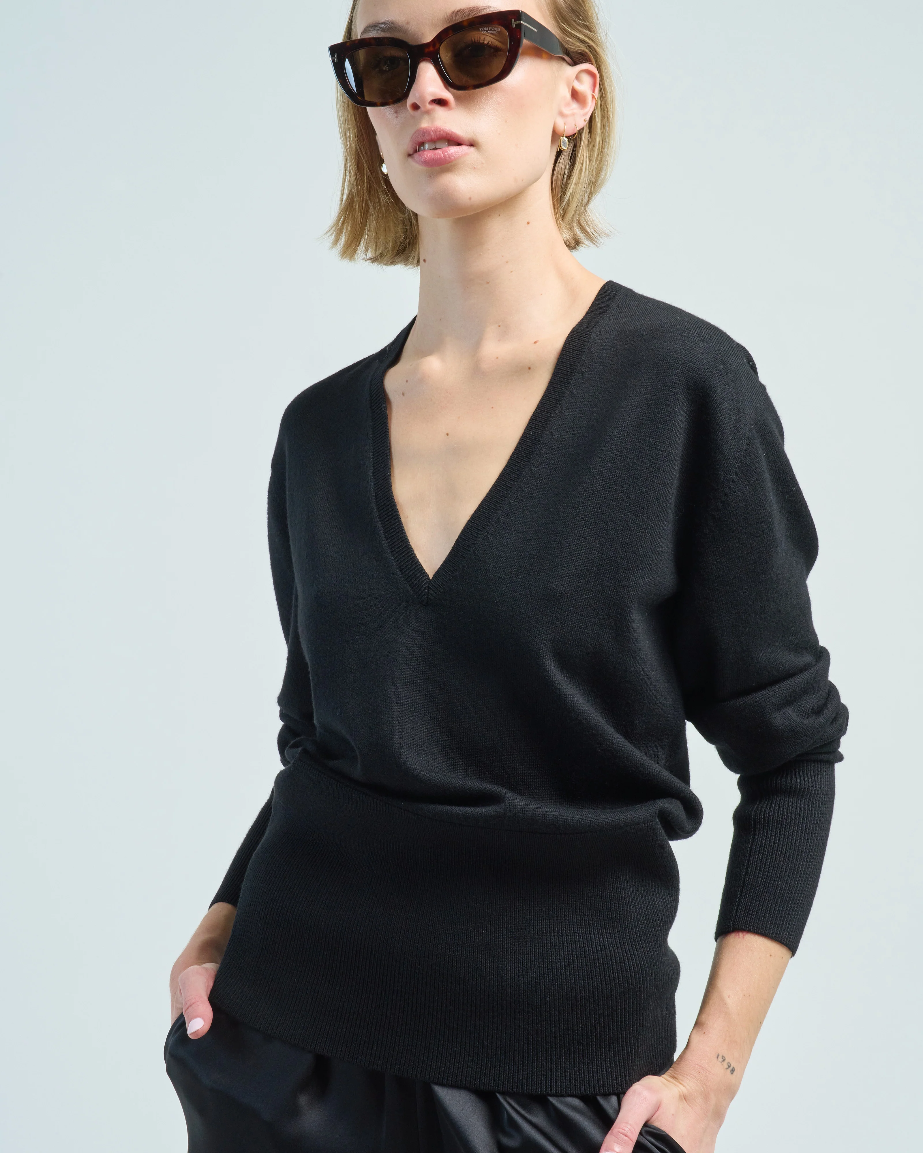 deep v-neck knit - Image 5