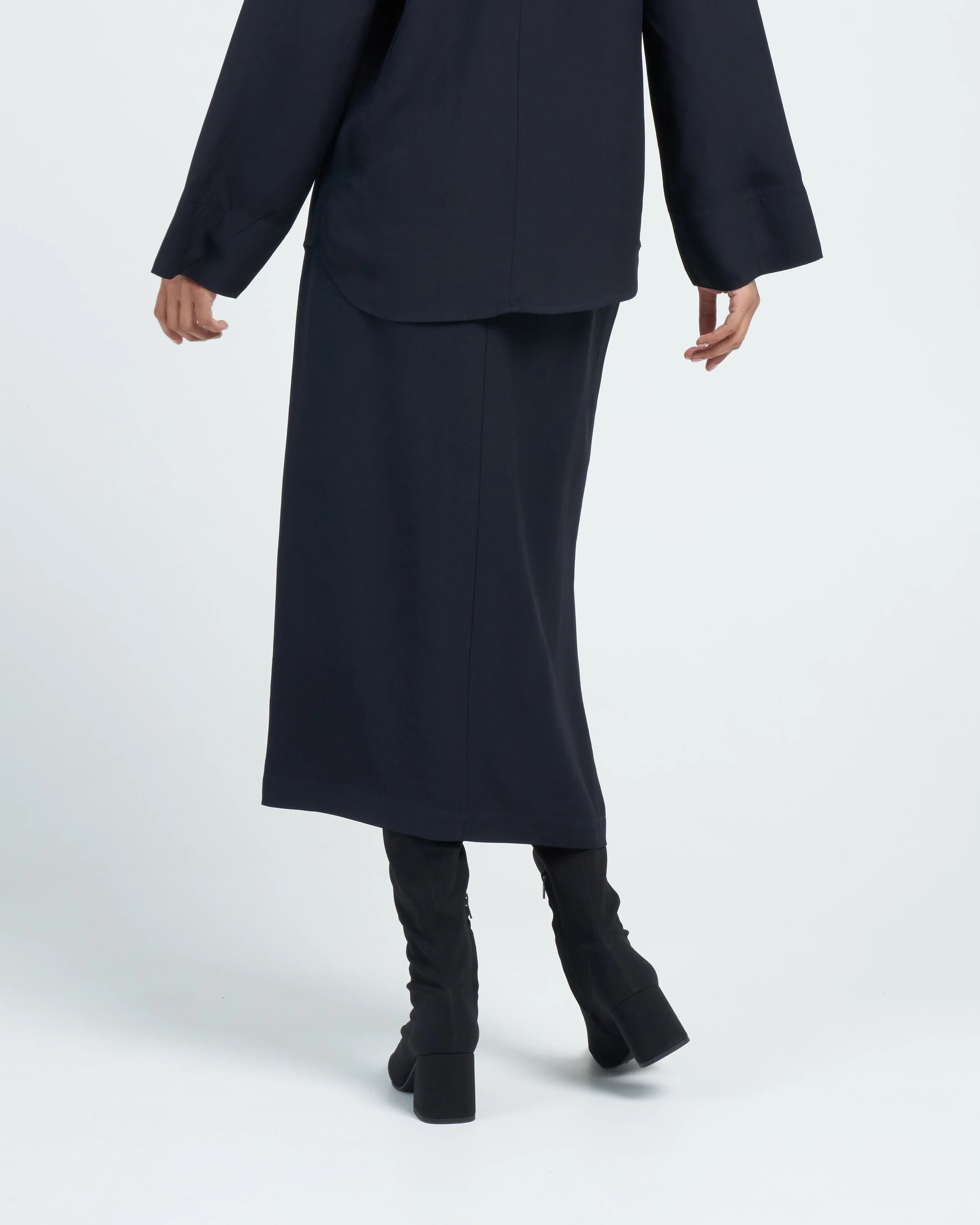 front-split satin midi skirt - navy - Image 4