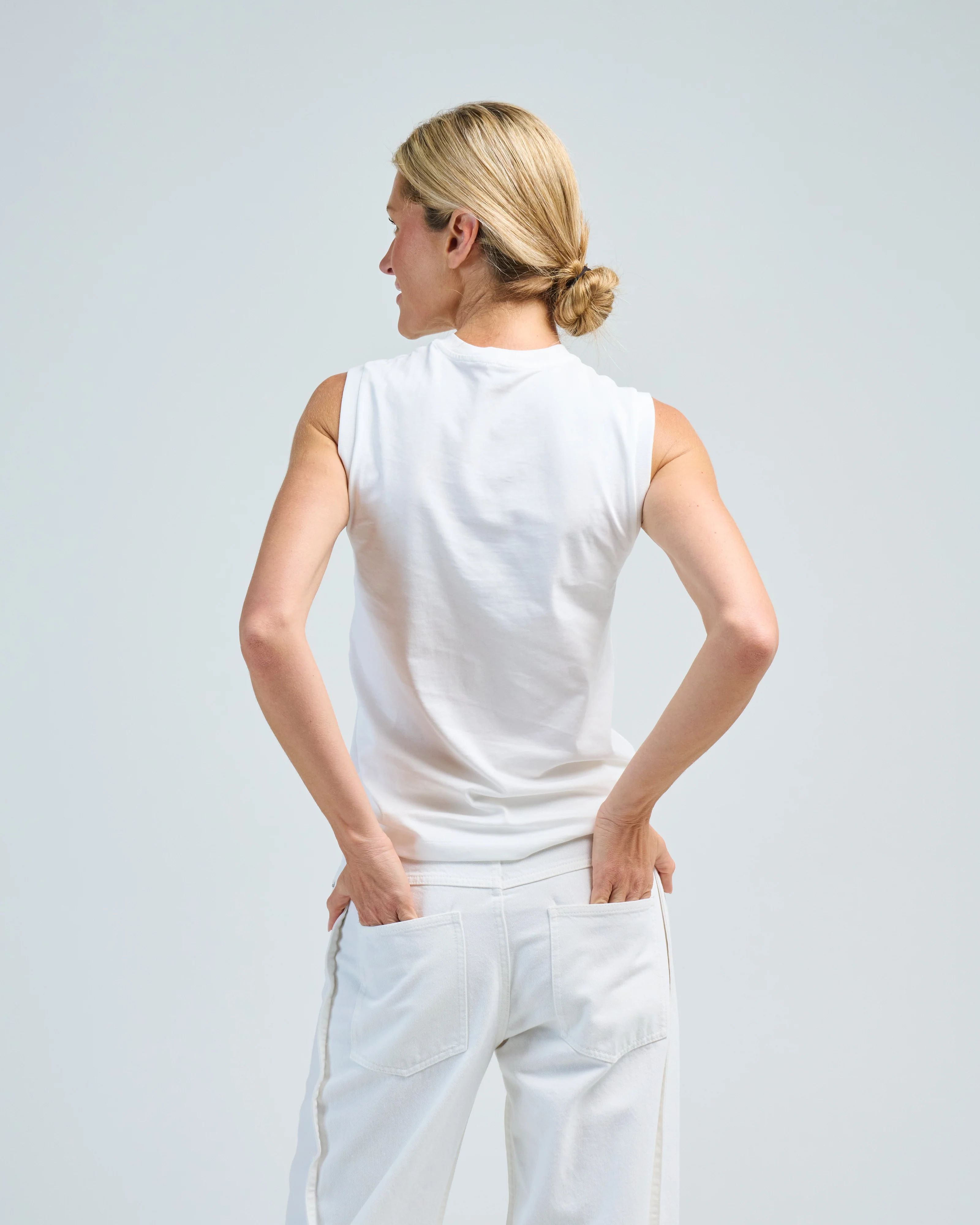 relaxed sleeveless tee - Image 4