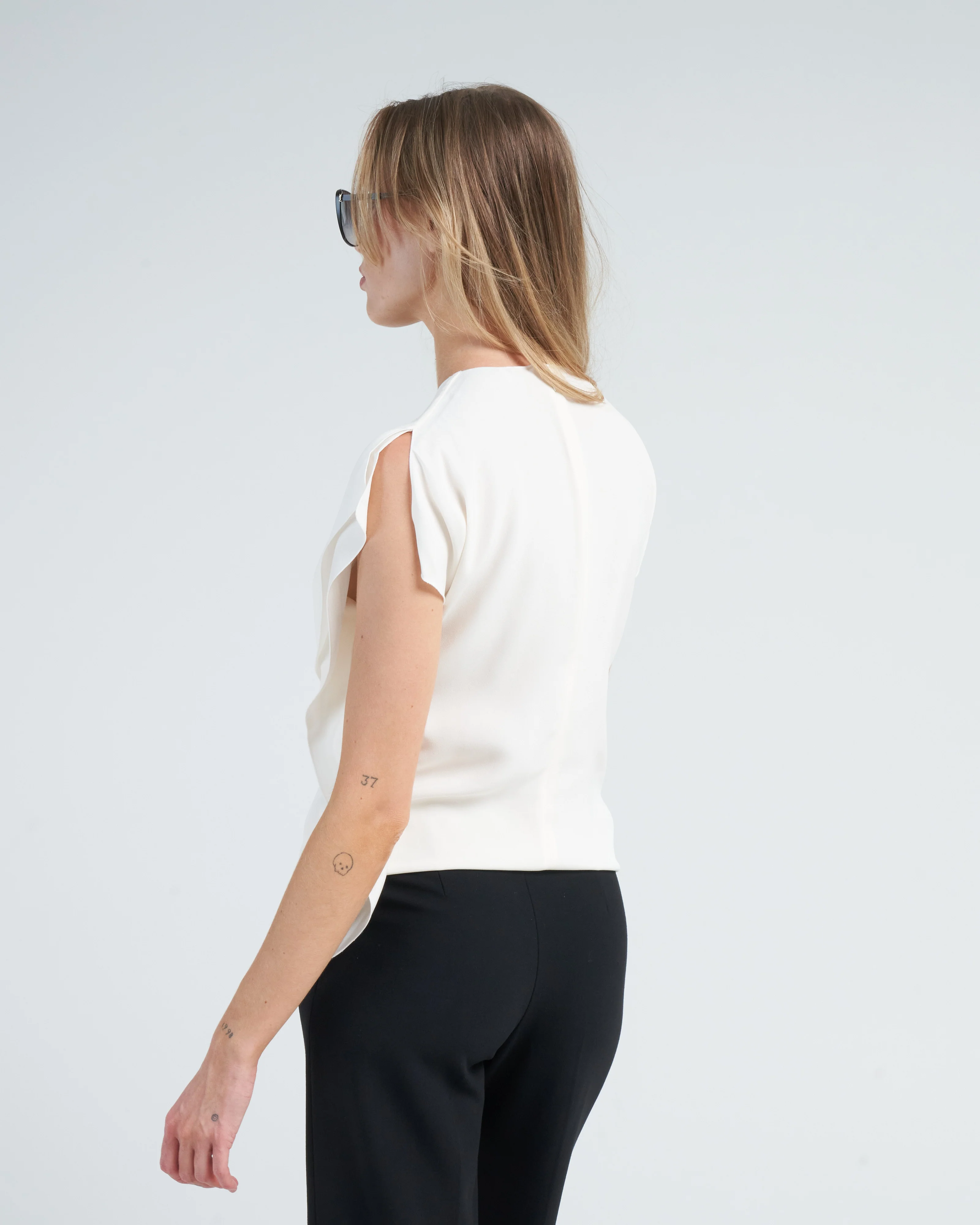 side drape crepe top - macadamia - Image 4