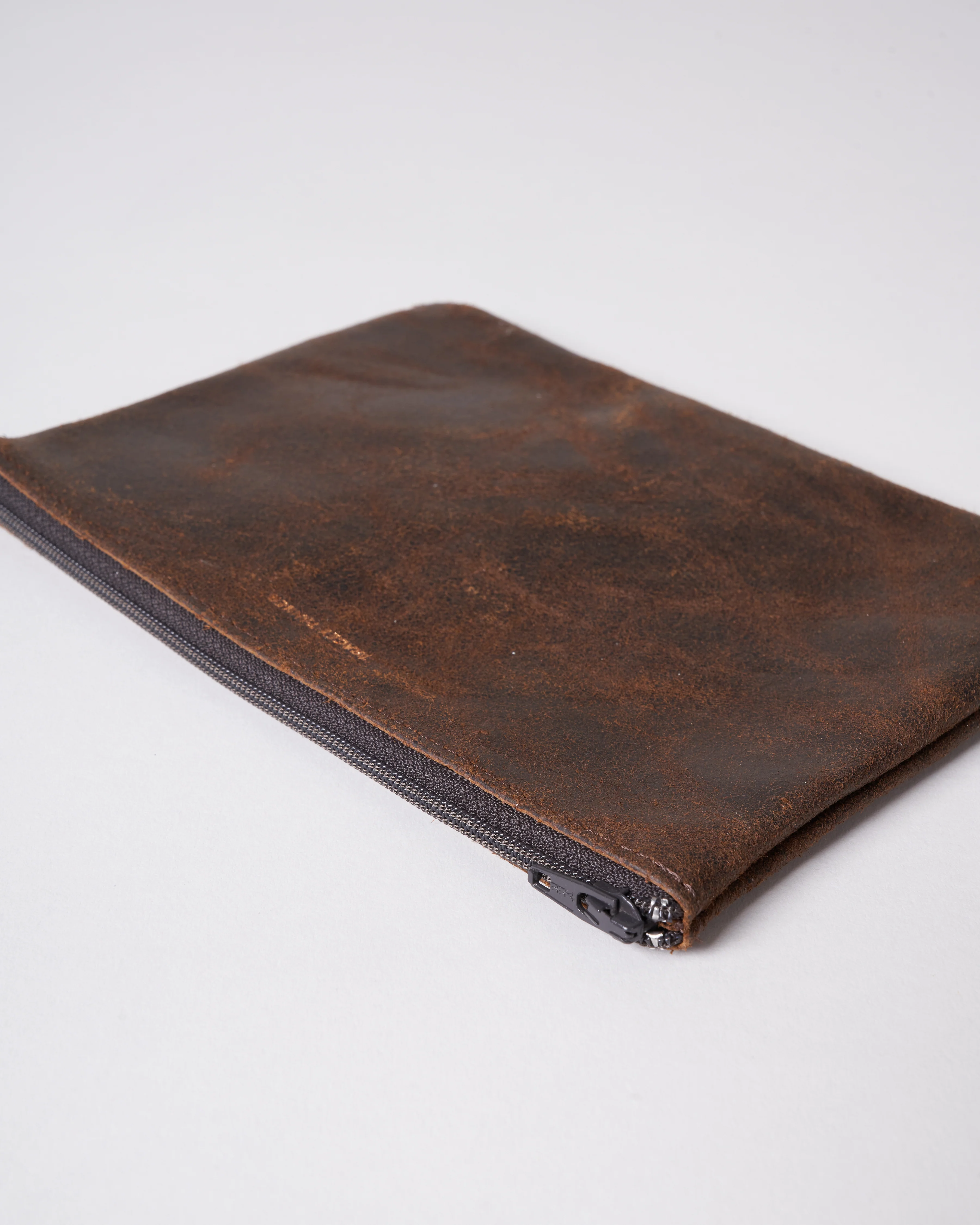 medium zip pouch - distress chocolate revolver - Image 3
