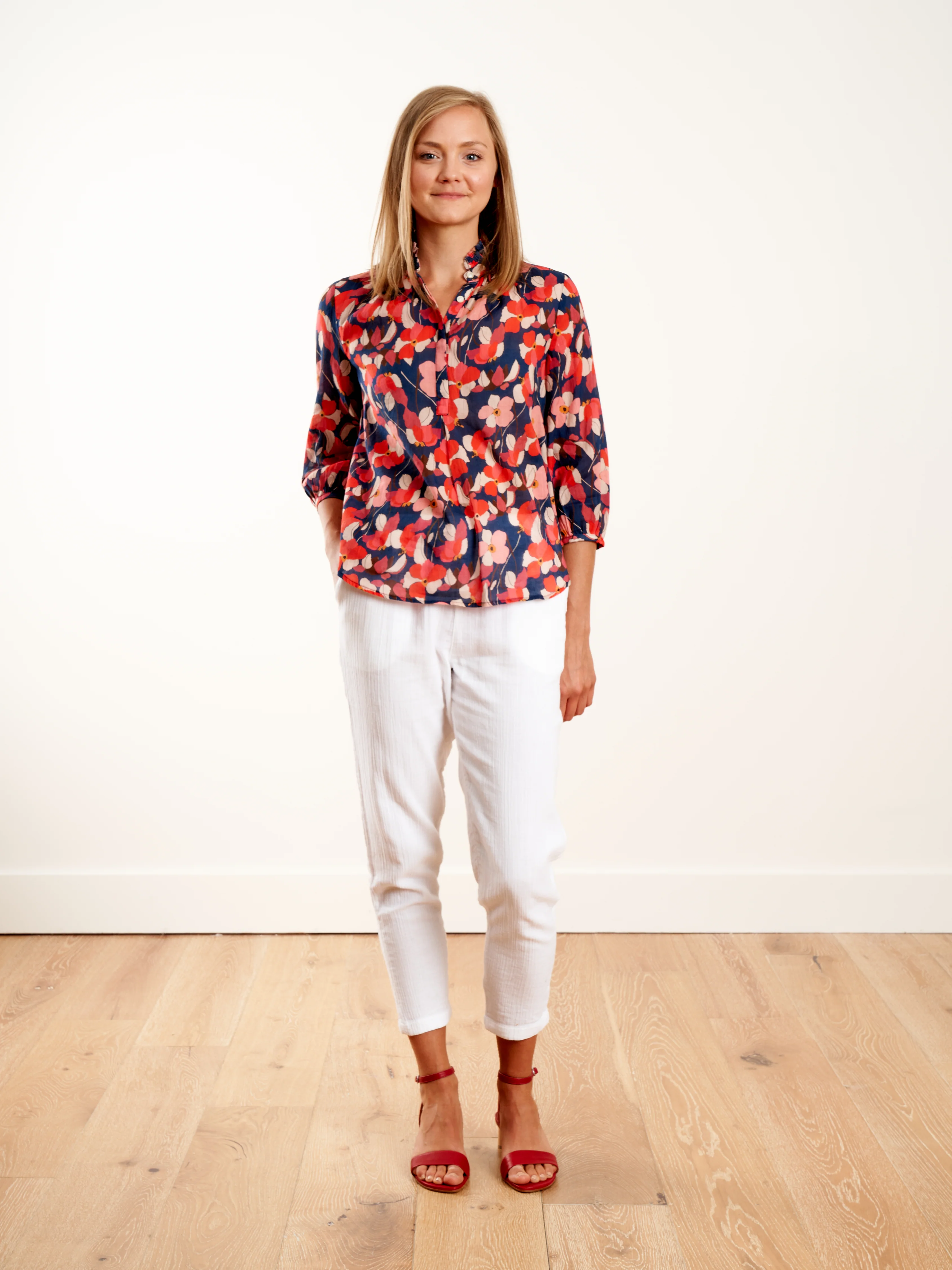 sara henley shirt - navy floral - Image 2