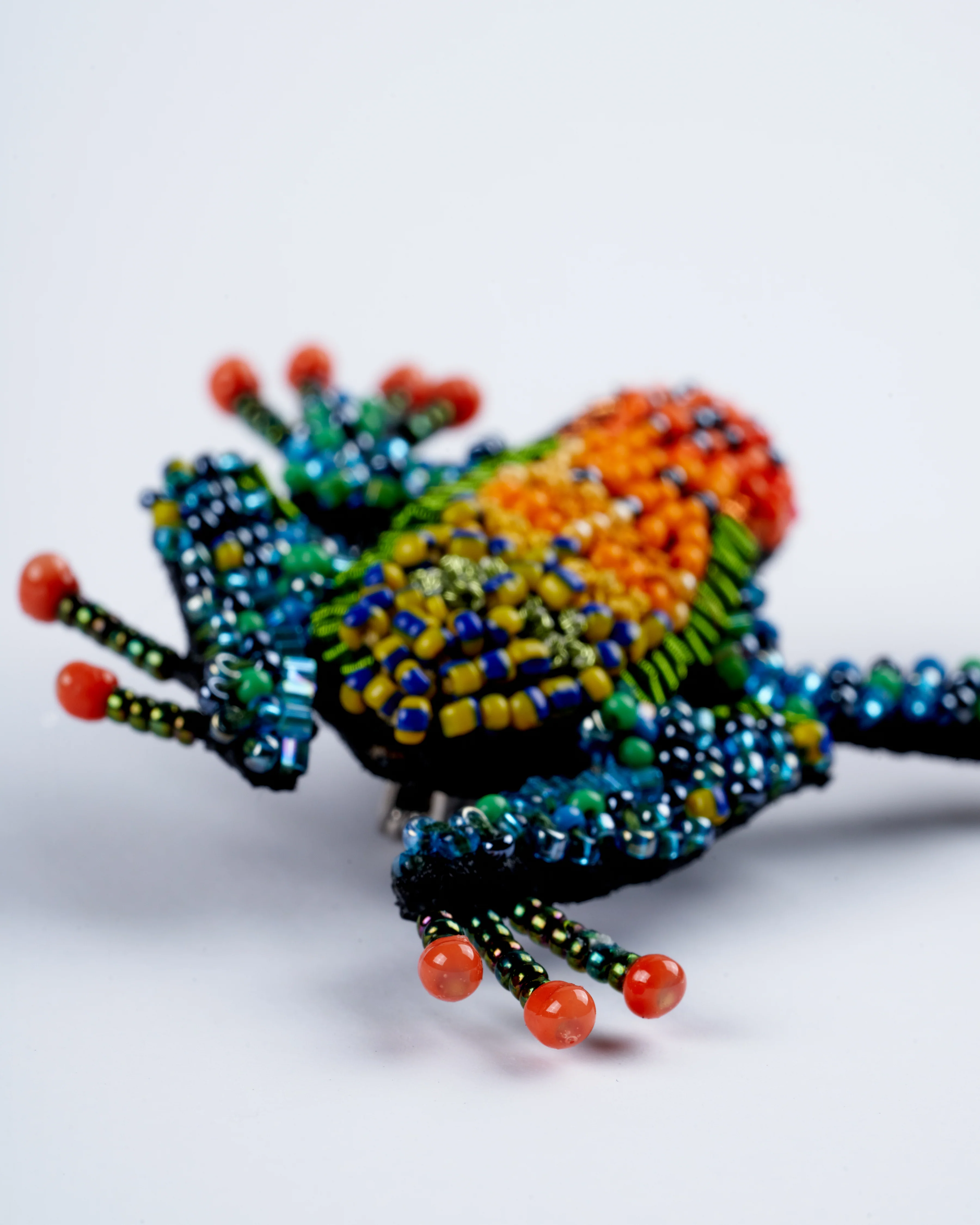 amazonian poison dart frog brooch - Image 3