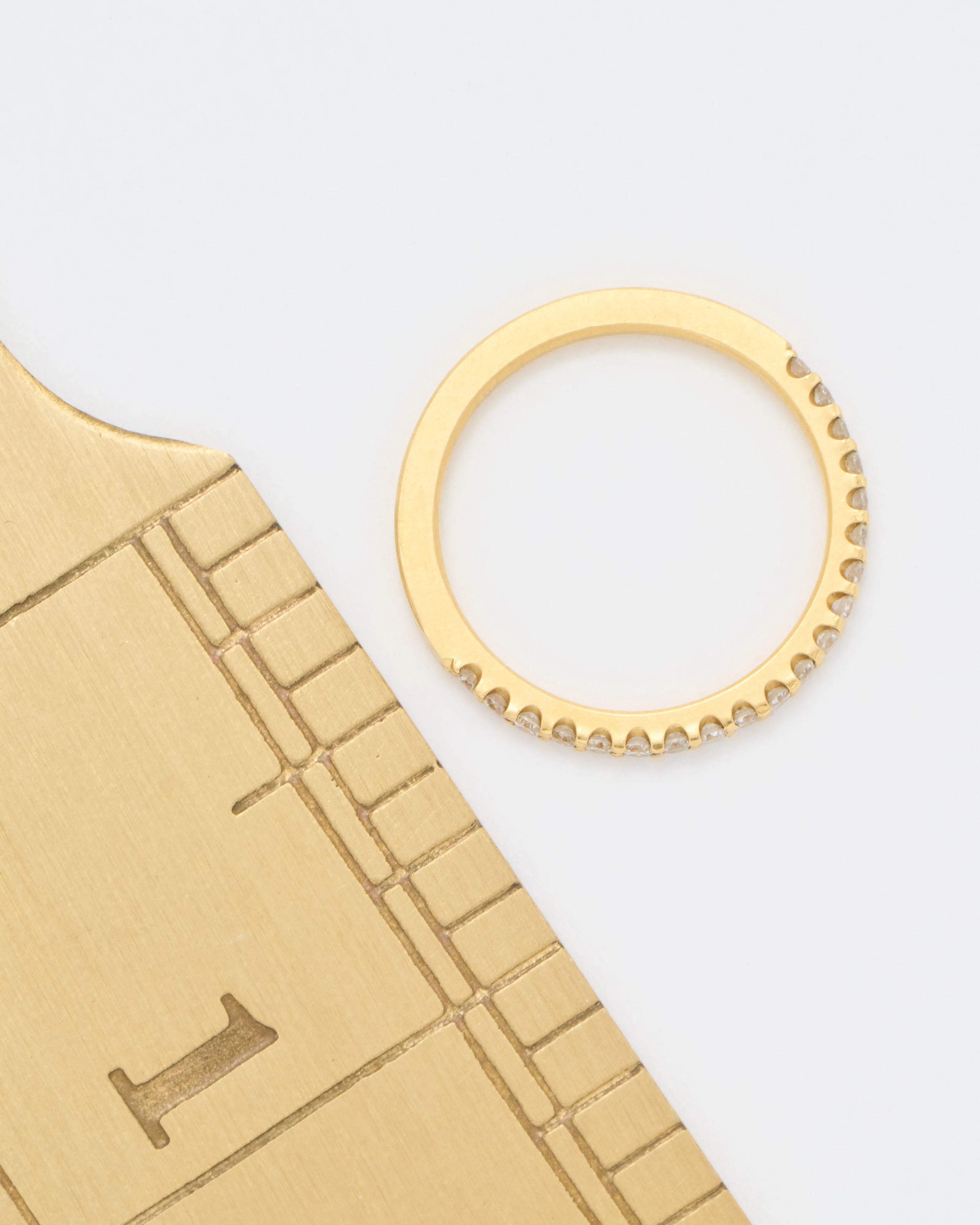 1/2 eternity band with diamond - Image 6