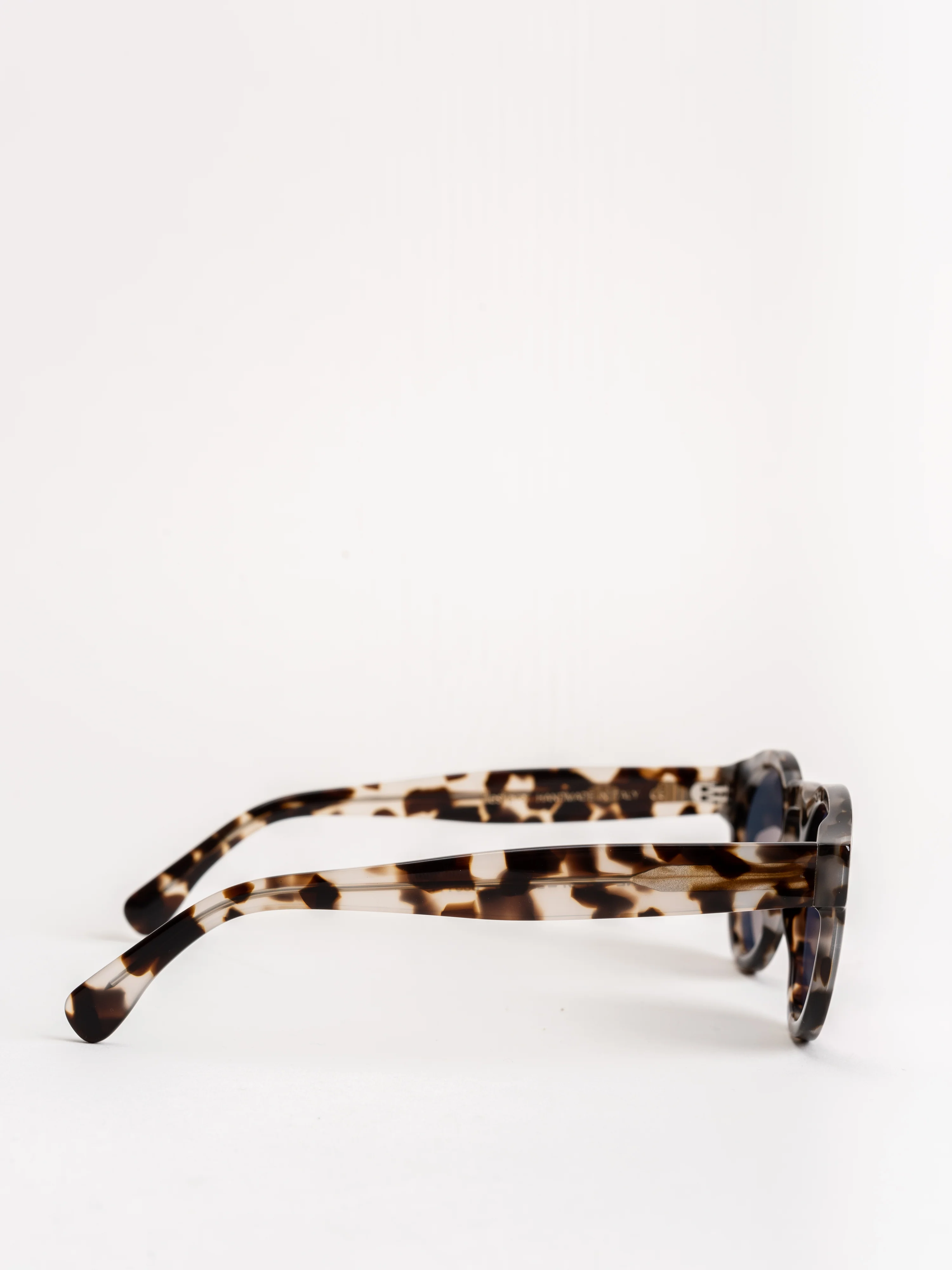 two point two sunglasses - white tortoise - Image 3