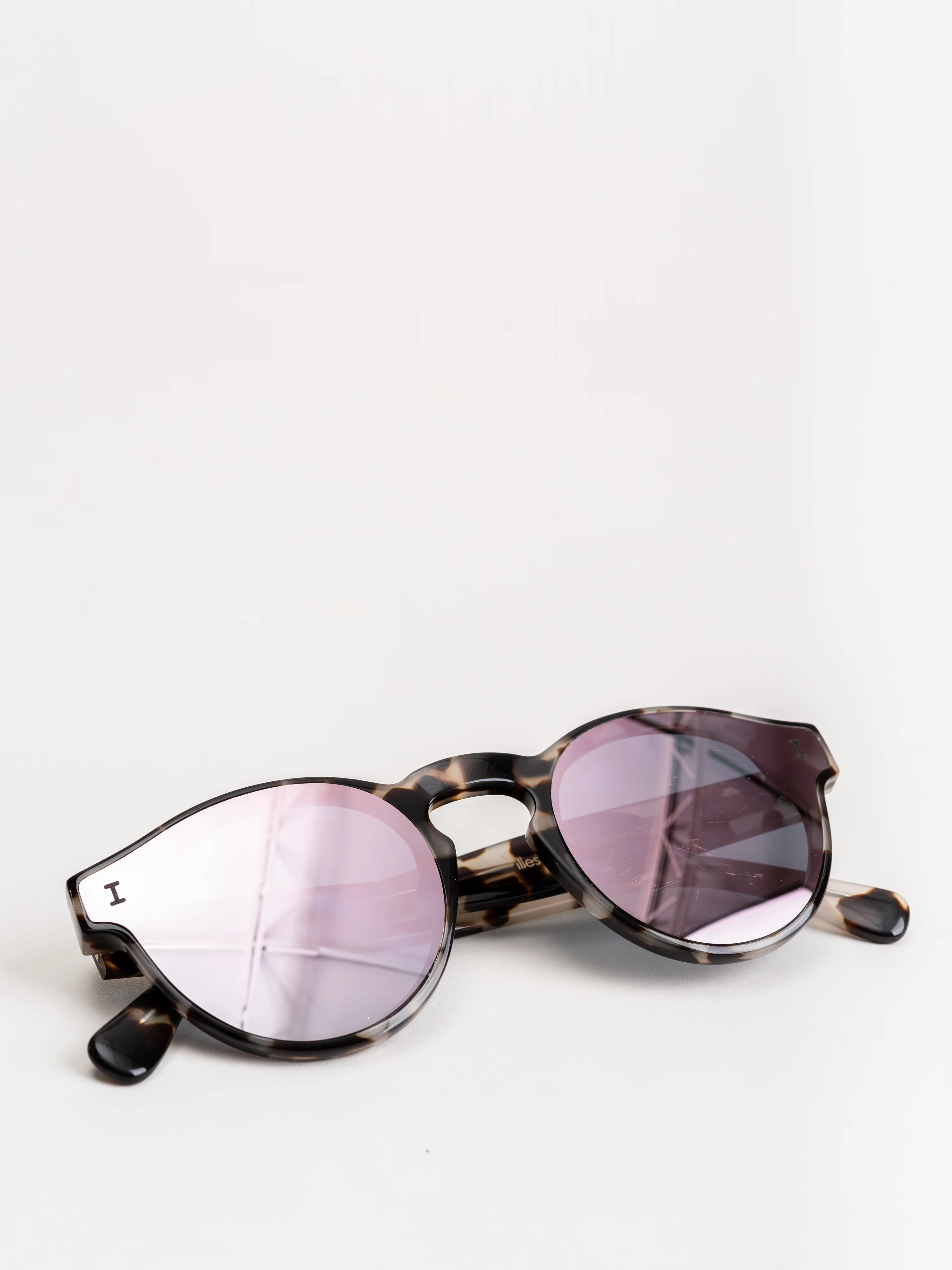 two point two sunglasses - white tortoise - Image 5