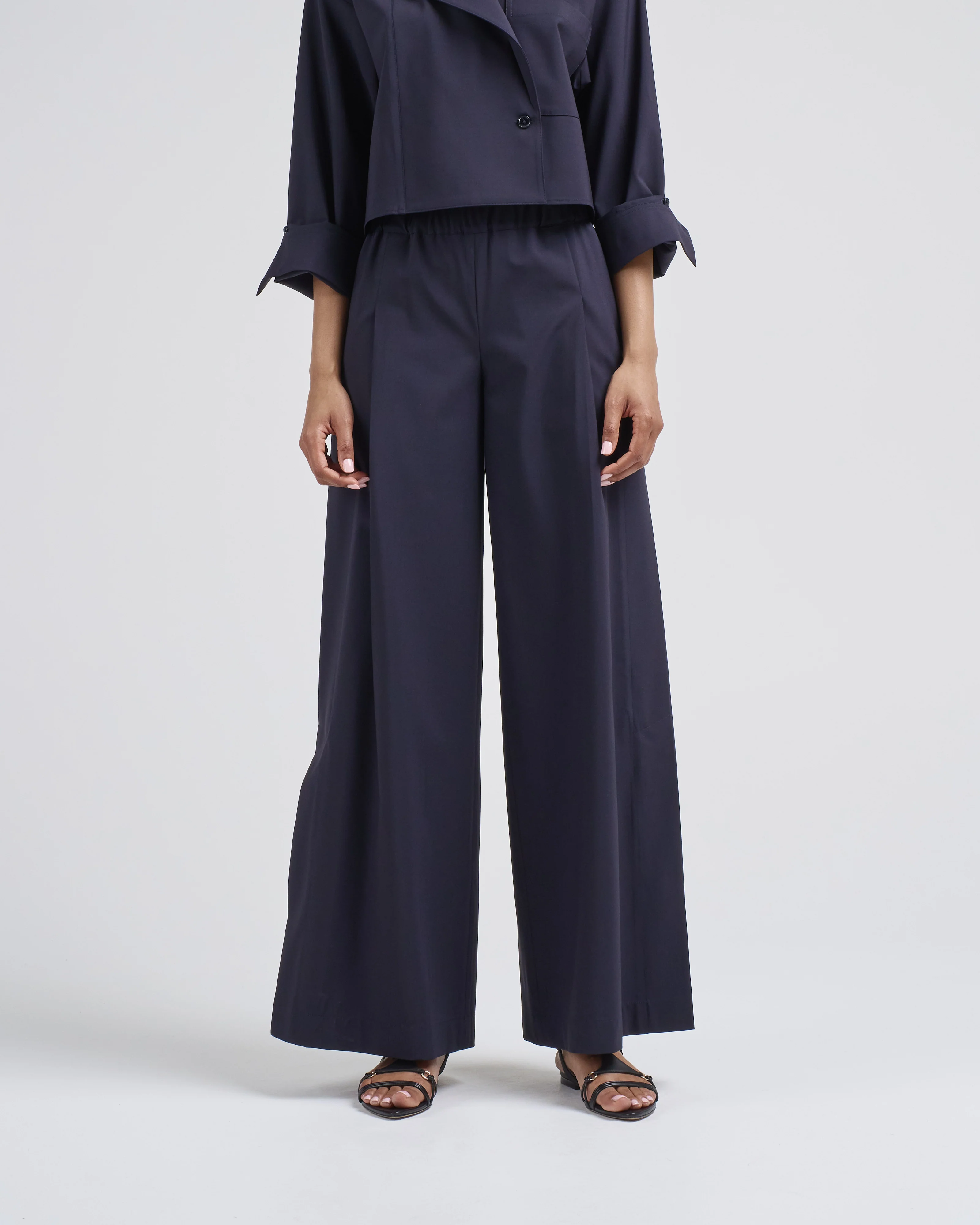 eva with tux pleat - Image 3