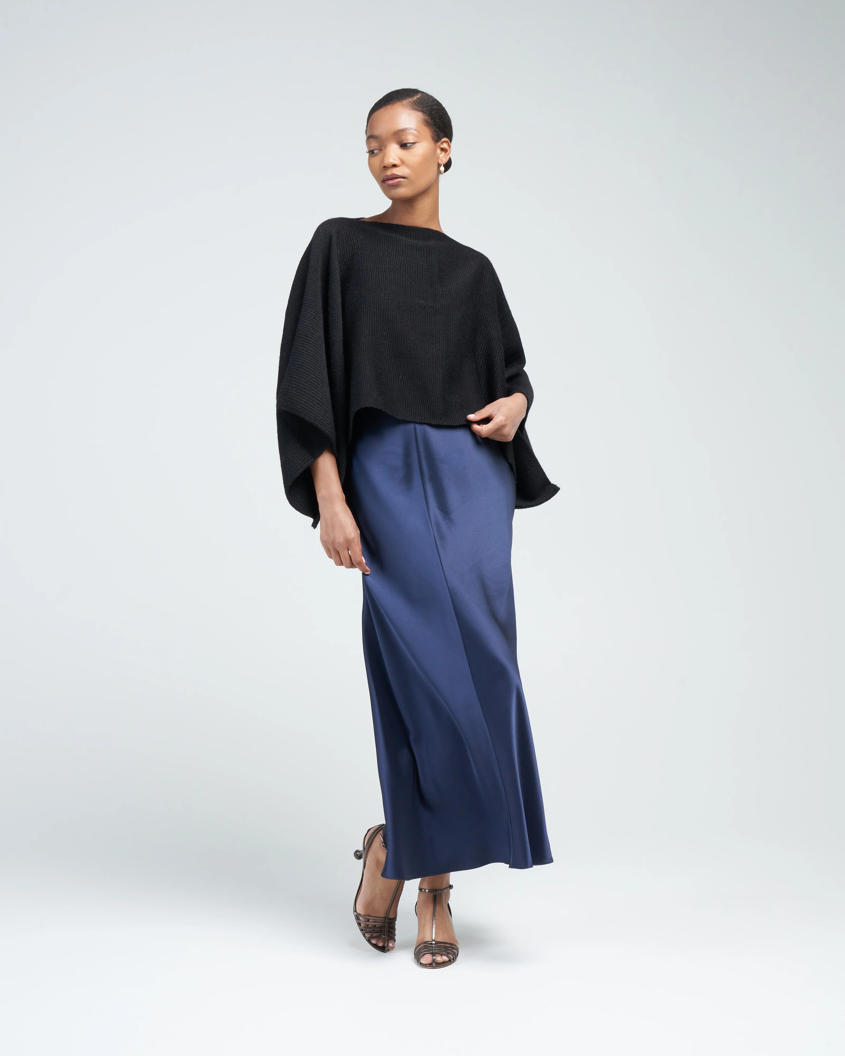 alpaca crop top - black - Image 2