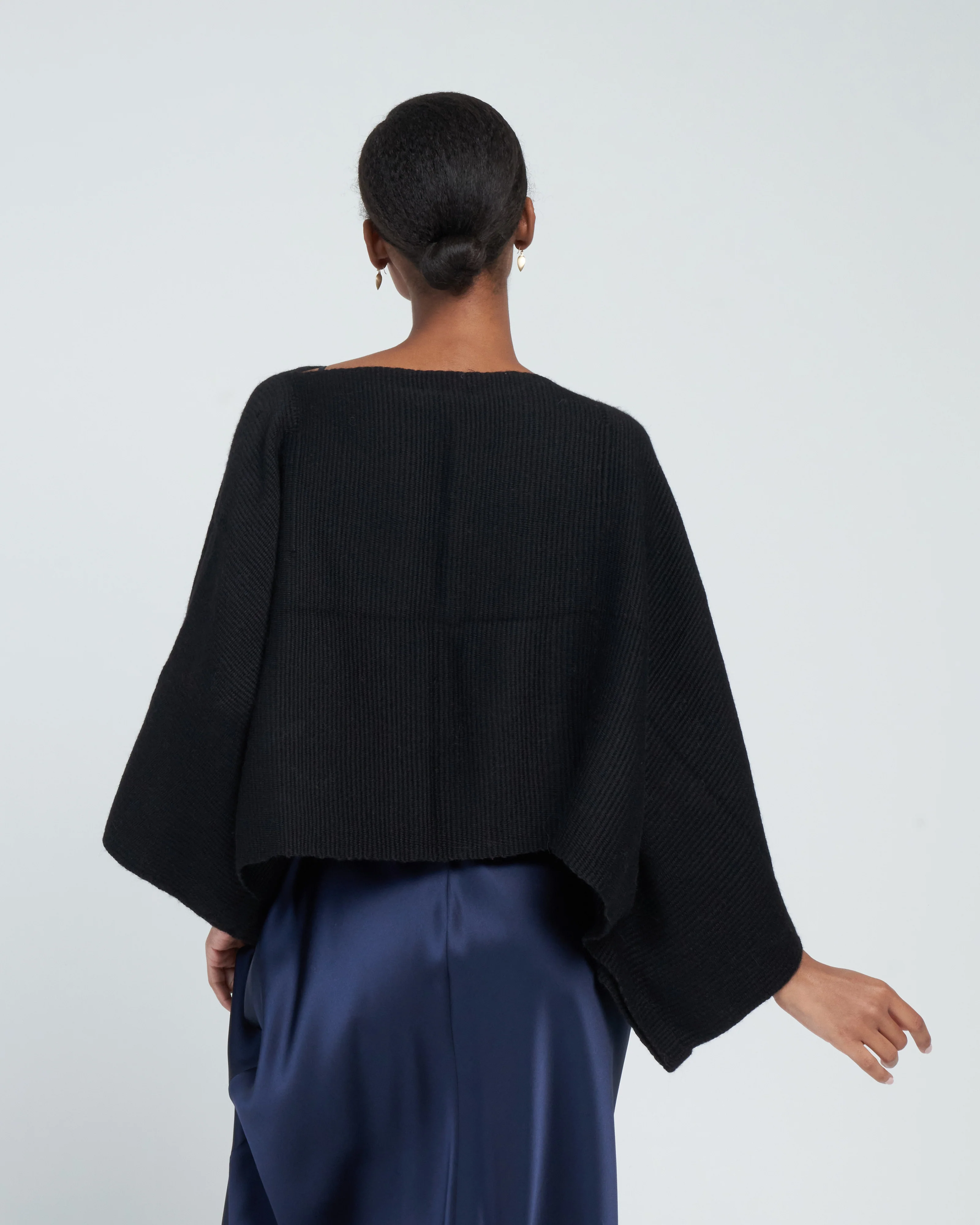 alpaca crop top - black - Image 4
