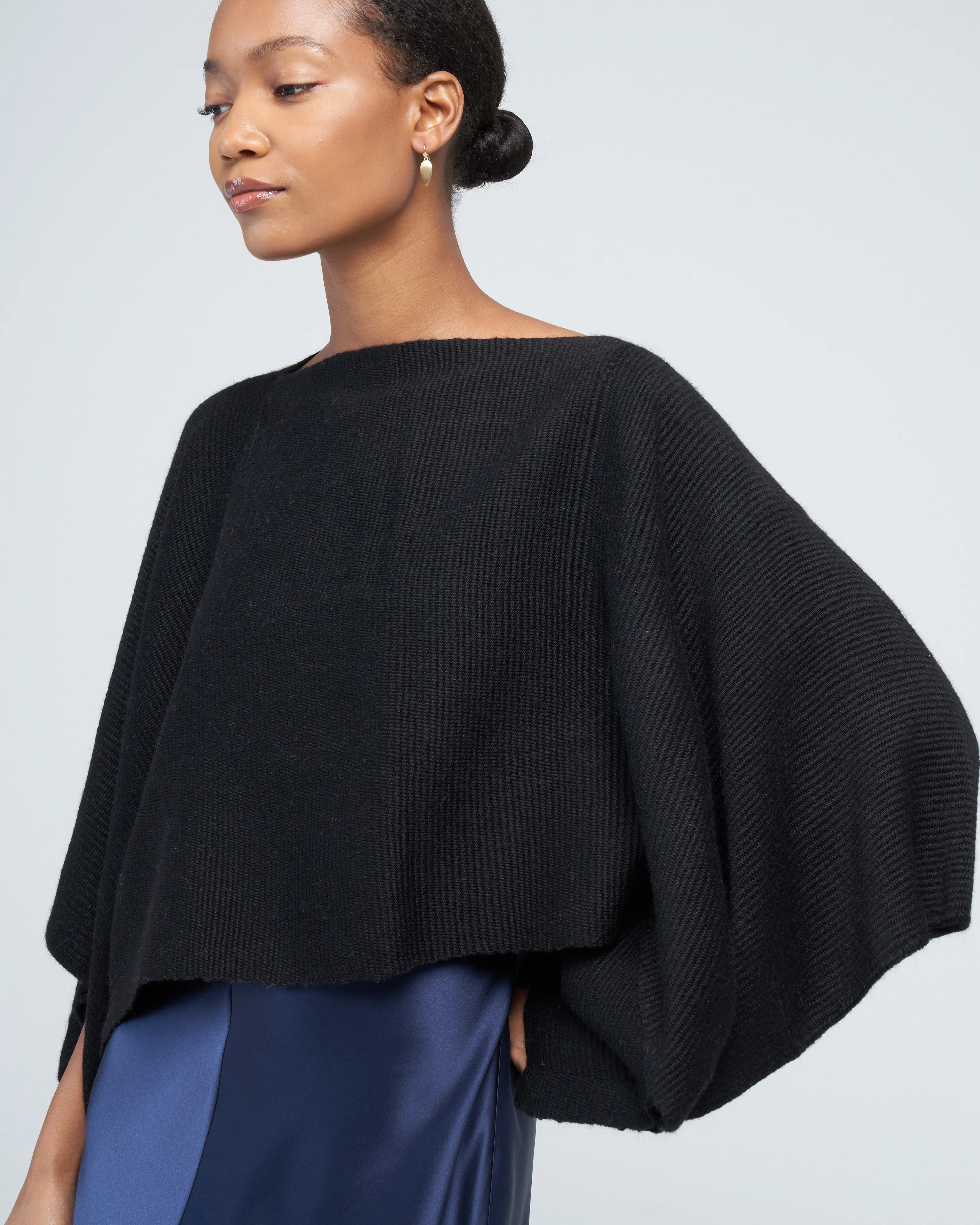 alpaca crop top - black - Image 5