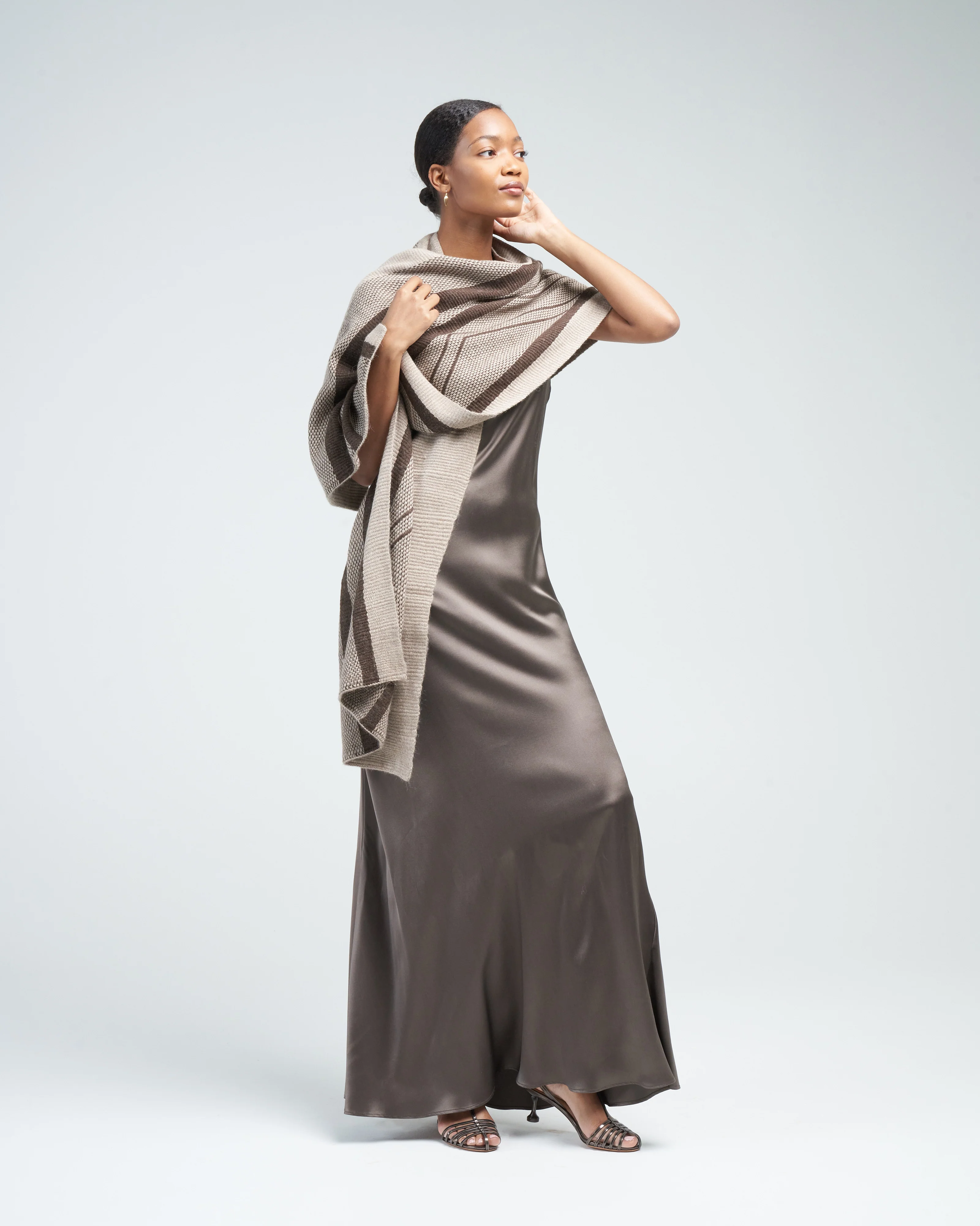 striped shawl - beige/chocolate - Image 3