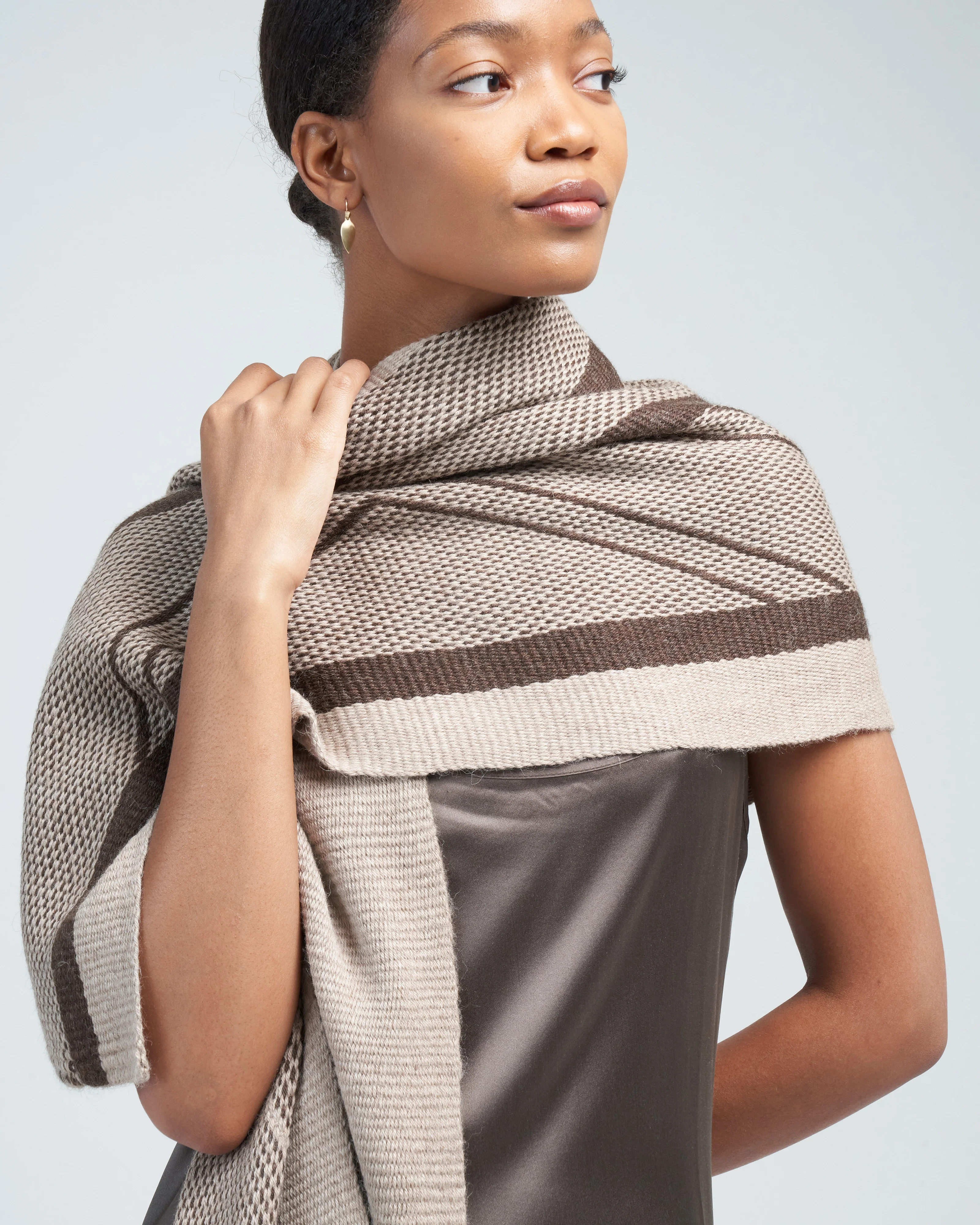 striped shawl - beige/chocolate - Image 5